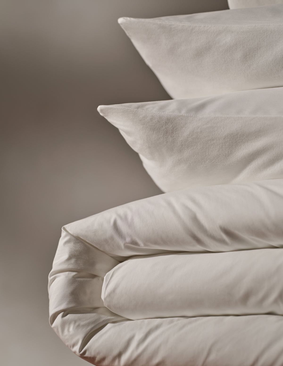Cotton Bedding Set in Queen White | James Perse Los Angeles