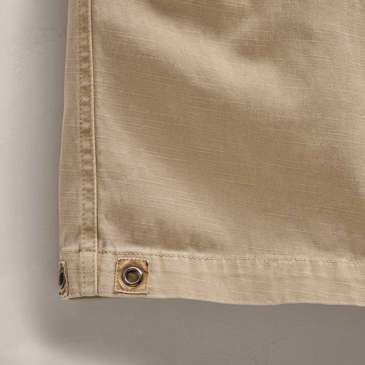 Slub Cotton Utility Flight Pnt in Light Khaki Pigment | James Perse Los Angeles