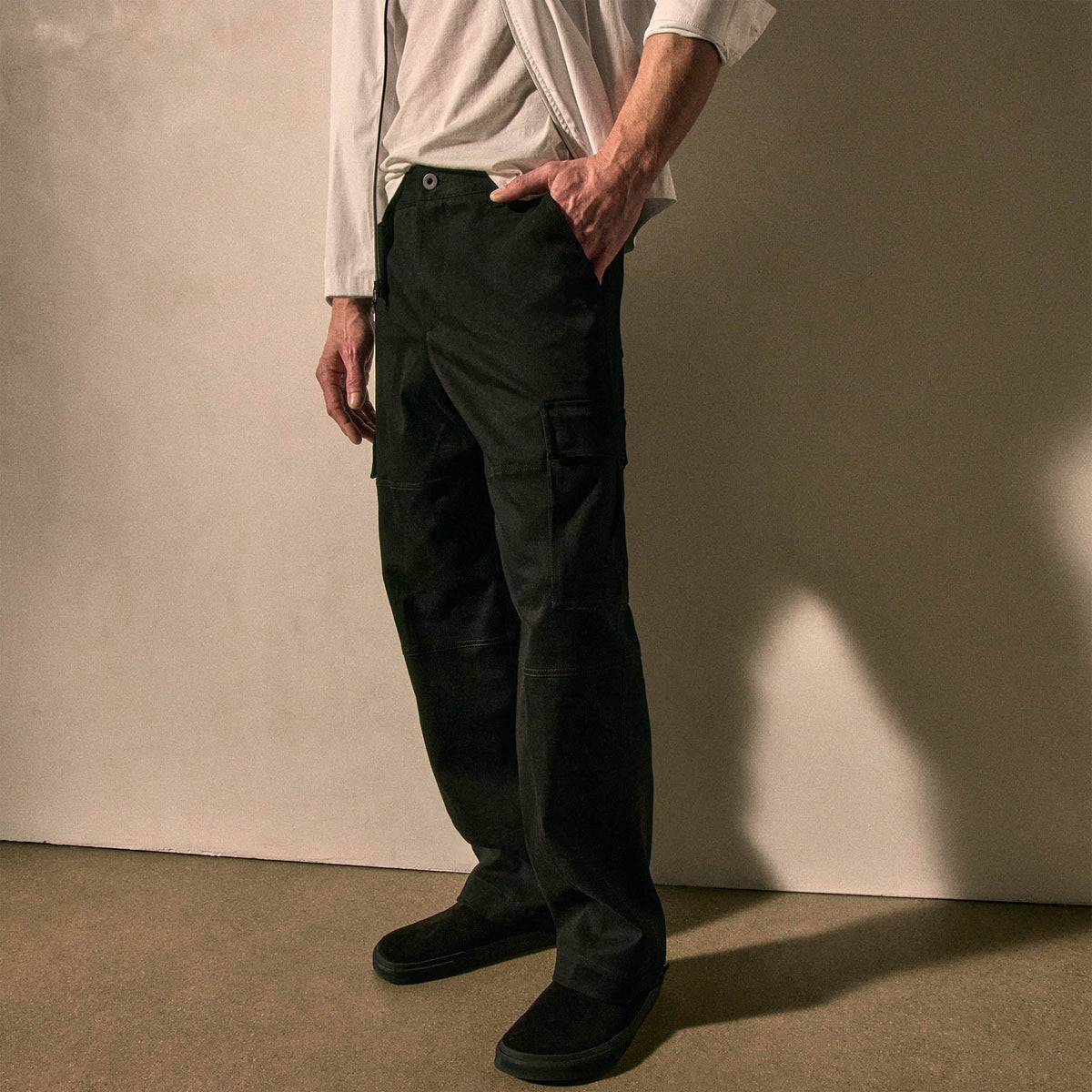 Cashmere Touch Cotton Cargo in Black | James Perse Los Angeles
