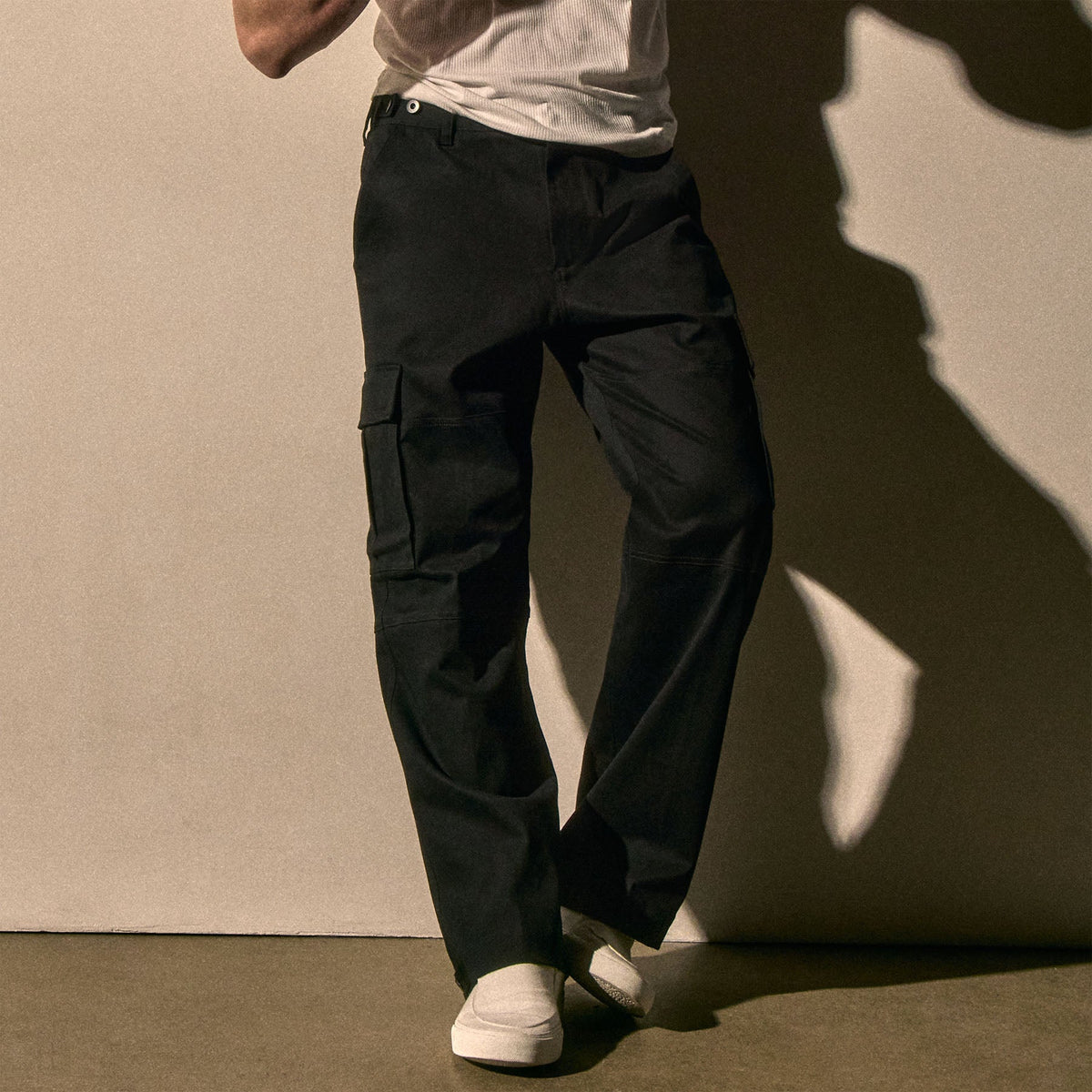 Cashmere Touch Cotton Cargo in Black | James Perse Los Angeles