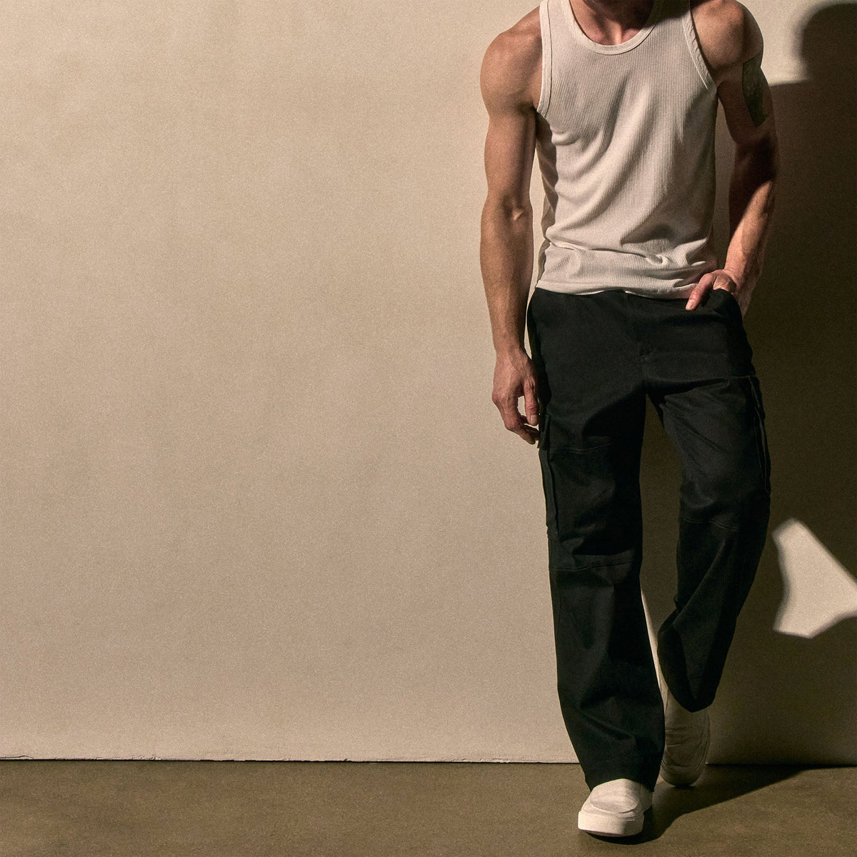 Cashmere Touch Cotton Cargo in Black | James Perse Los Angeles