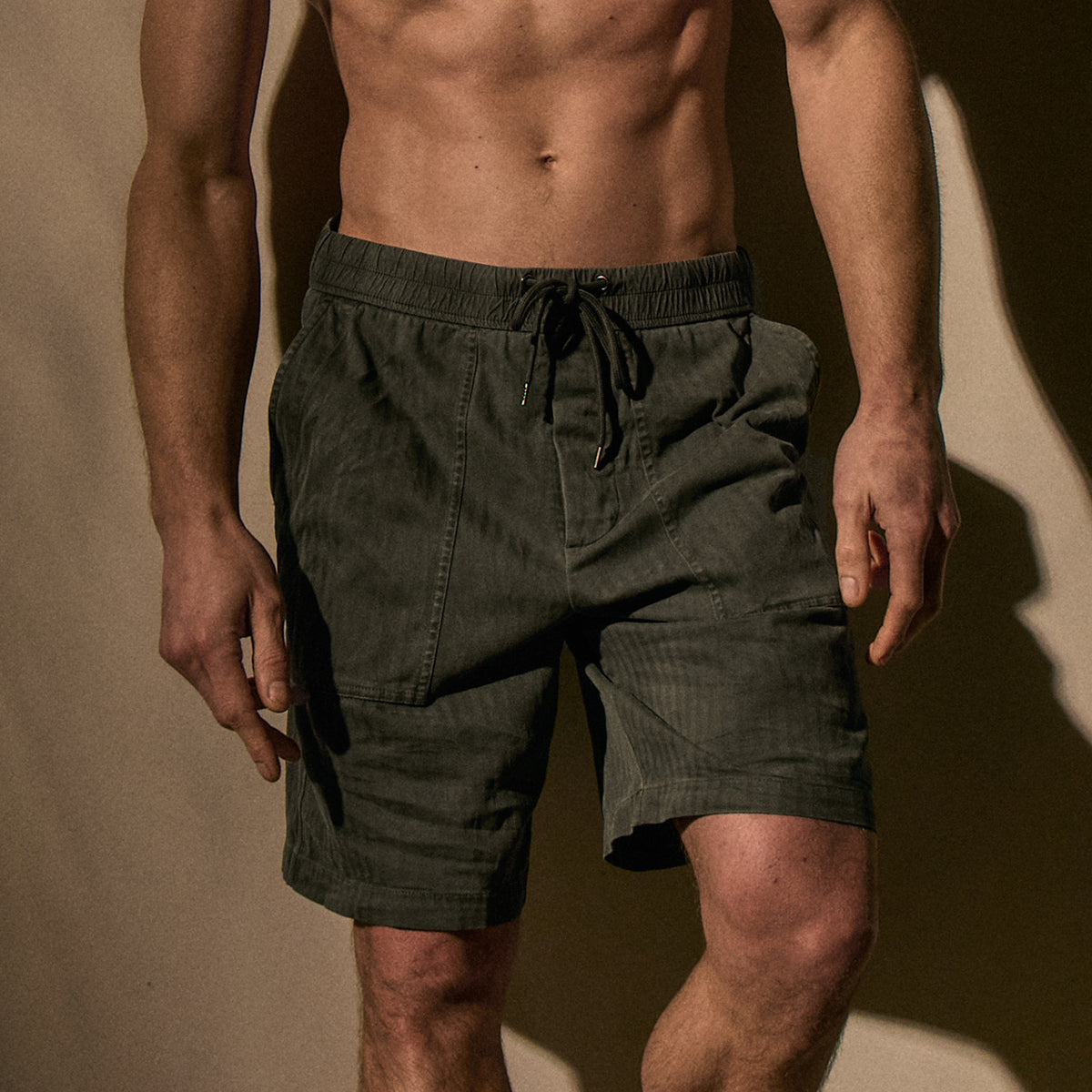 Brushed Hrrngbn Twll Utlty Short in Granite Pigment | James Perse Los Angeles
