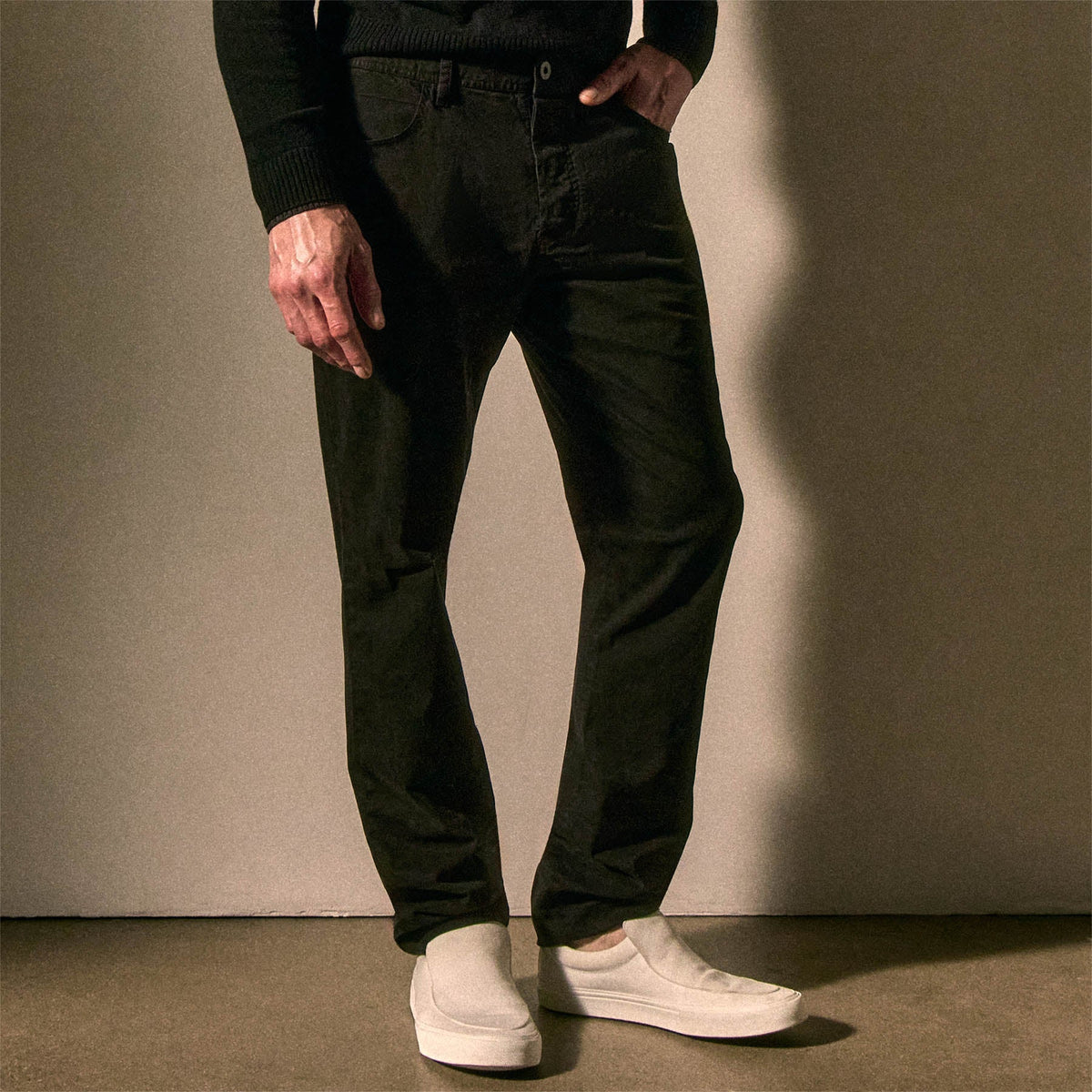 Brushed Twill 5 Pocket Pant in Black | James Perse Los Angeles
