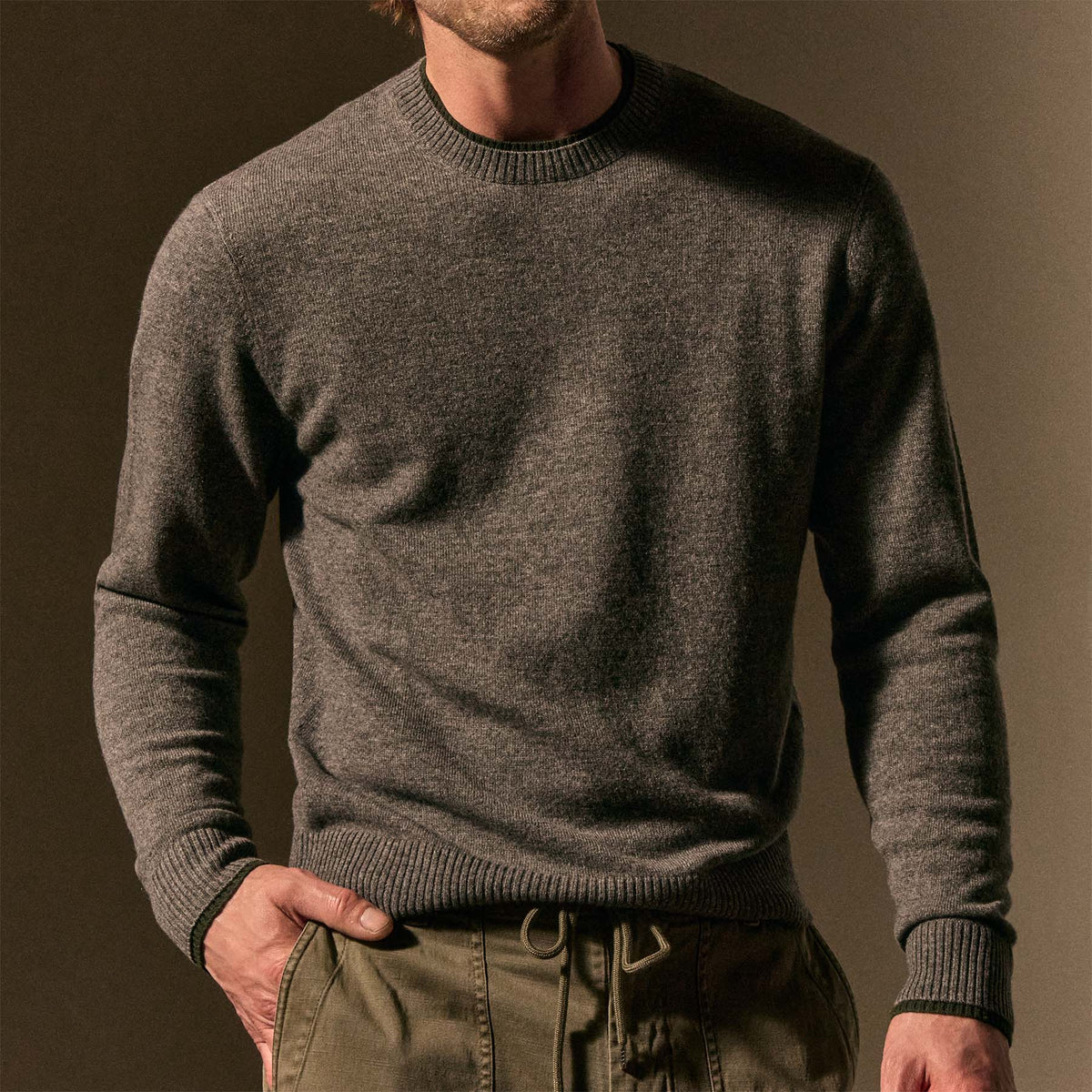 Italian Spun Cashmere Crew in Mid Grey/Forest | James Perse Los Angeles