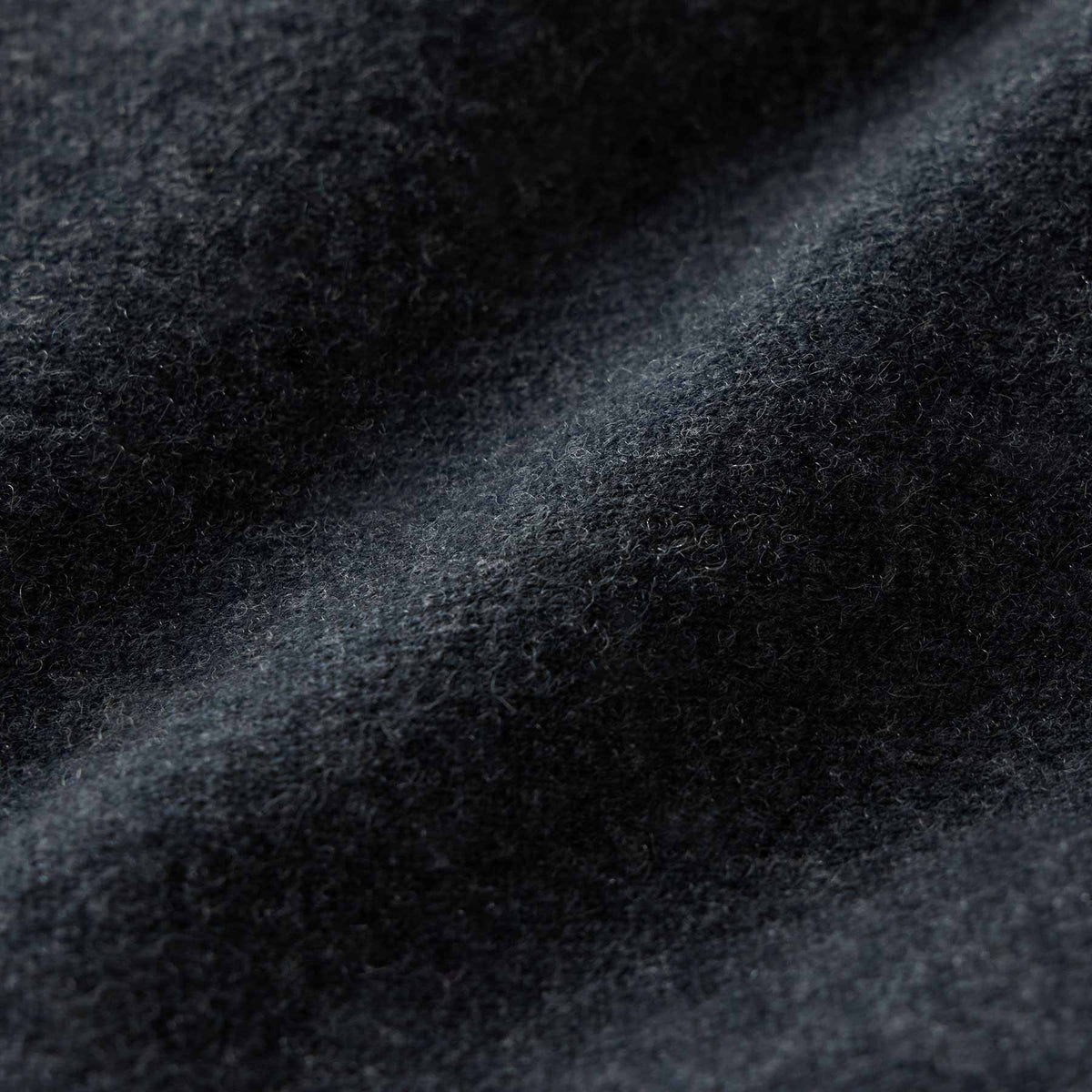 Rcld Cashmere Palm Intarsia Raglan in Coal/Off White | James Perse Los Angeles
