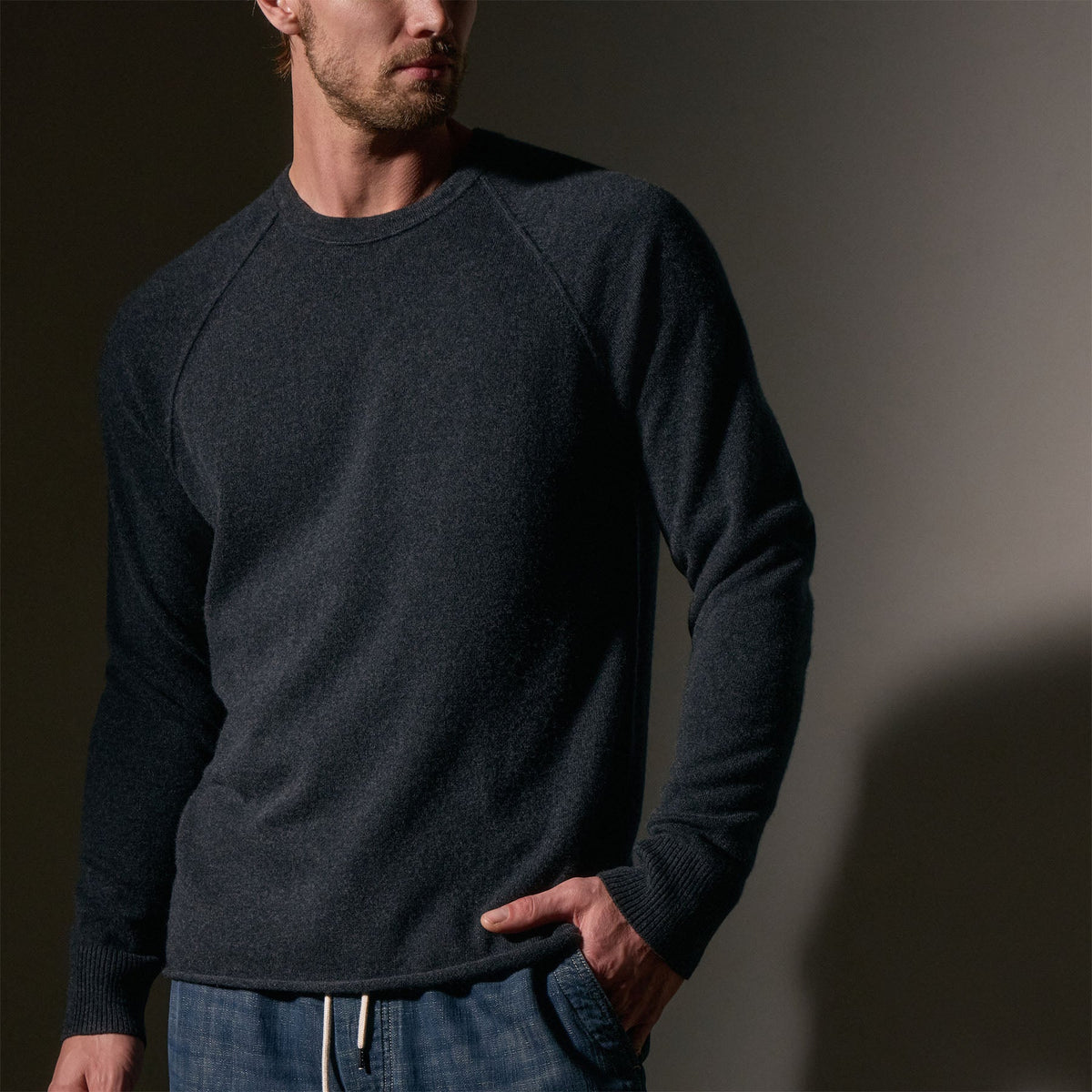 Rcld Cashmere Palm Intarsia Raglan in Coal/Off White | James Perse Los Angeles
