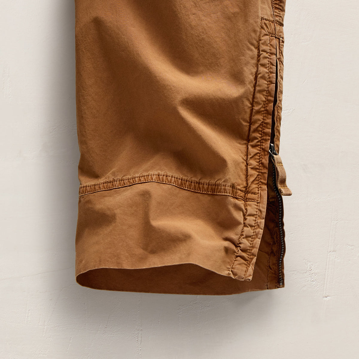 Parachute Poplin Cargo in Whiskey Pigment | James Perse Los Angeles