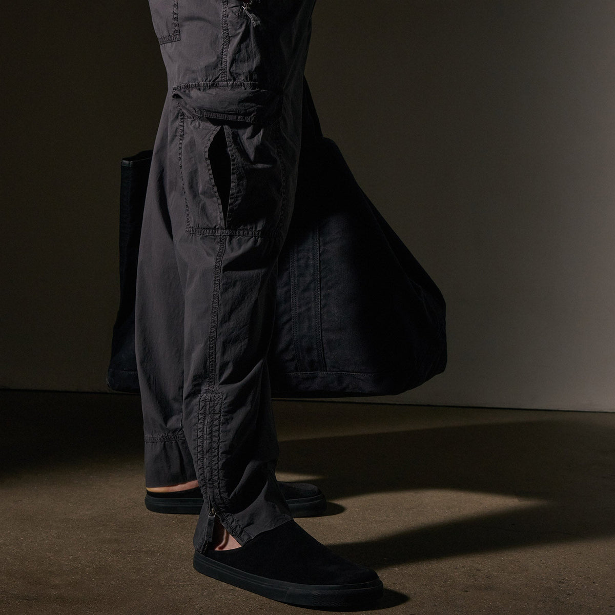 Strtch Spm Ppln Zp Pocket Crg in Magma Pigment | James Perse Los Angeles