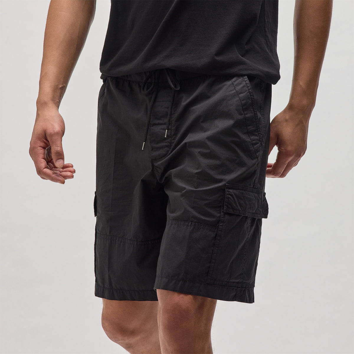 Stretch Poplin Cargo Short in Black | James Perse Los Angeles