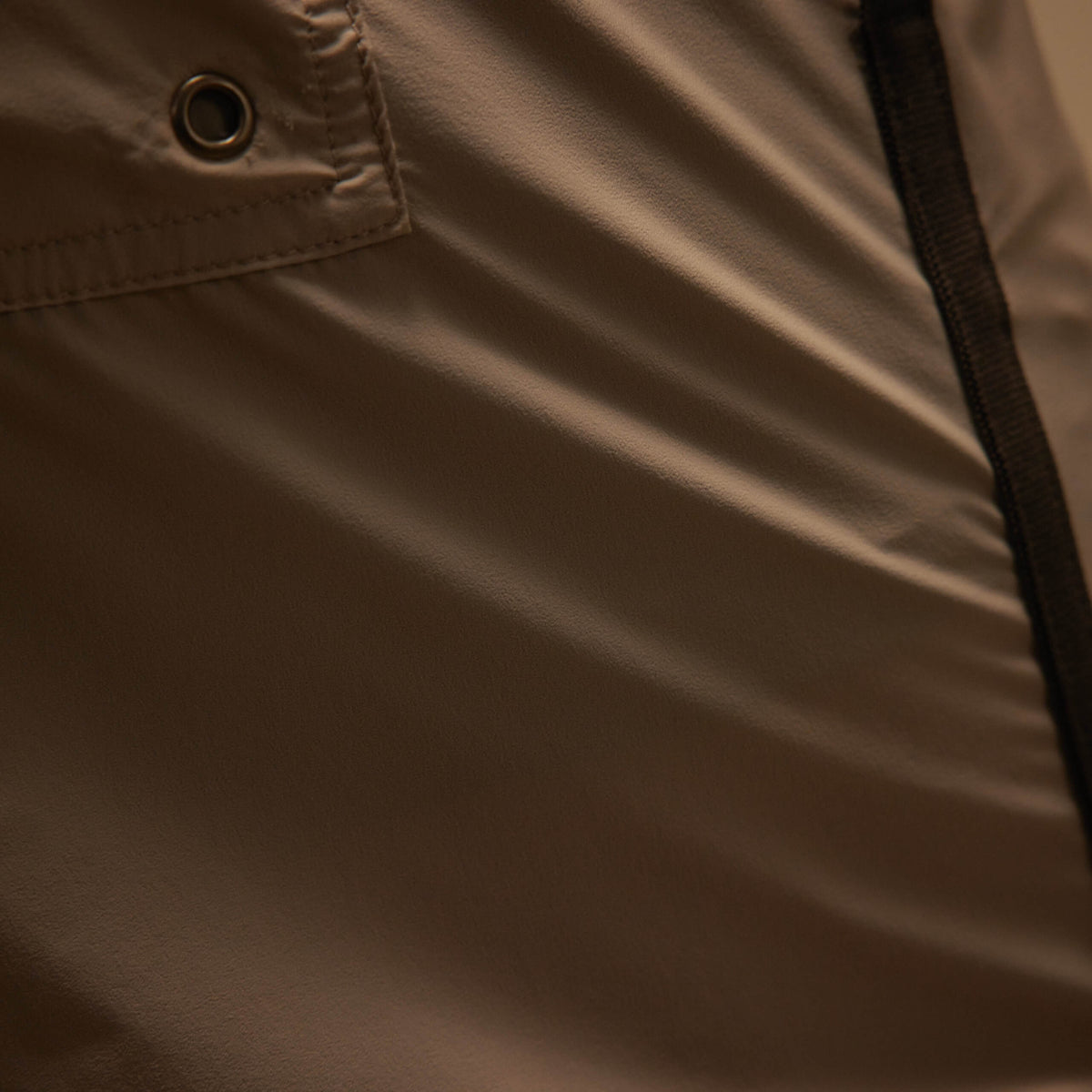 Curved Hem Boardshort in Grout/Carbon | James Perse in Los Angeles