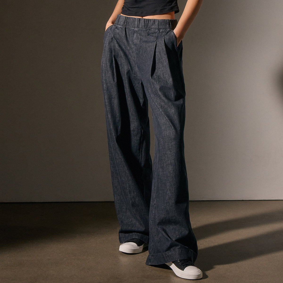 Pleated Denim Pant in Black Enzyme Wash | James Perse Los Angeles