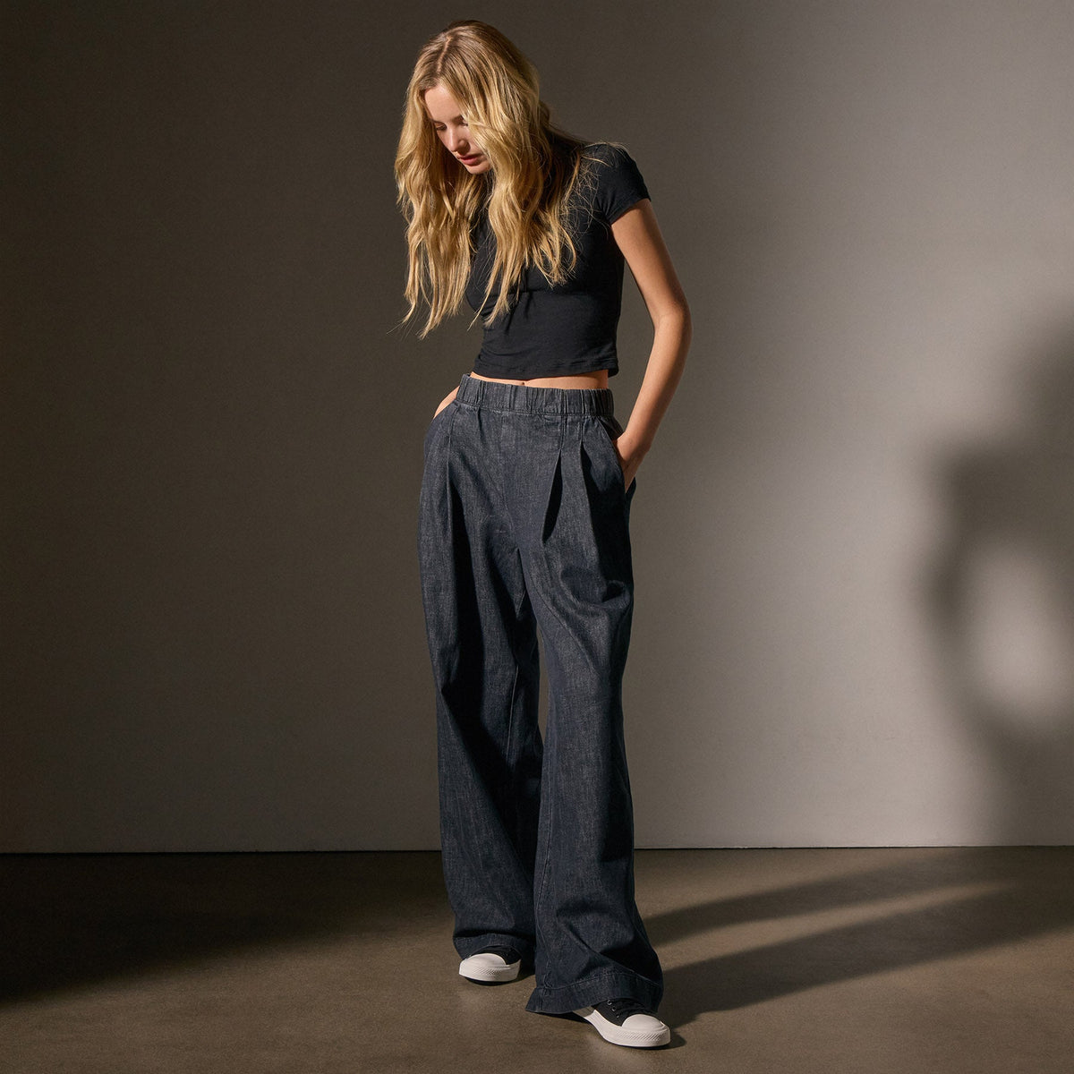 Pleated Denim Pant in Black Enzyme Wash | James Perse Los Angeles
