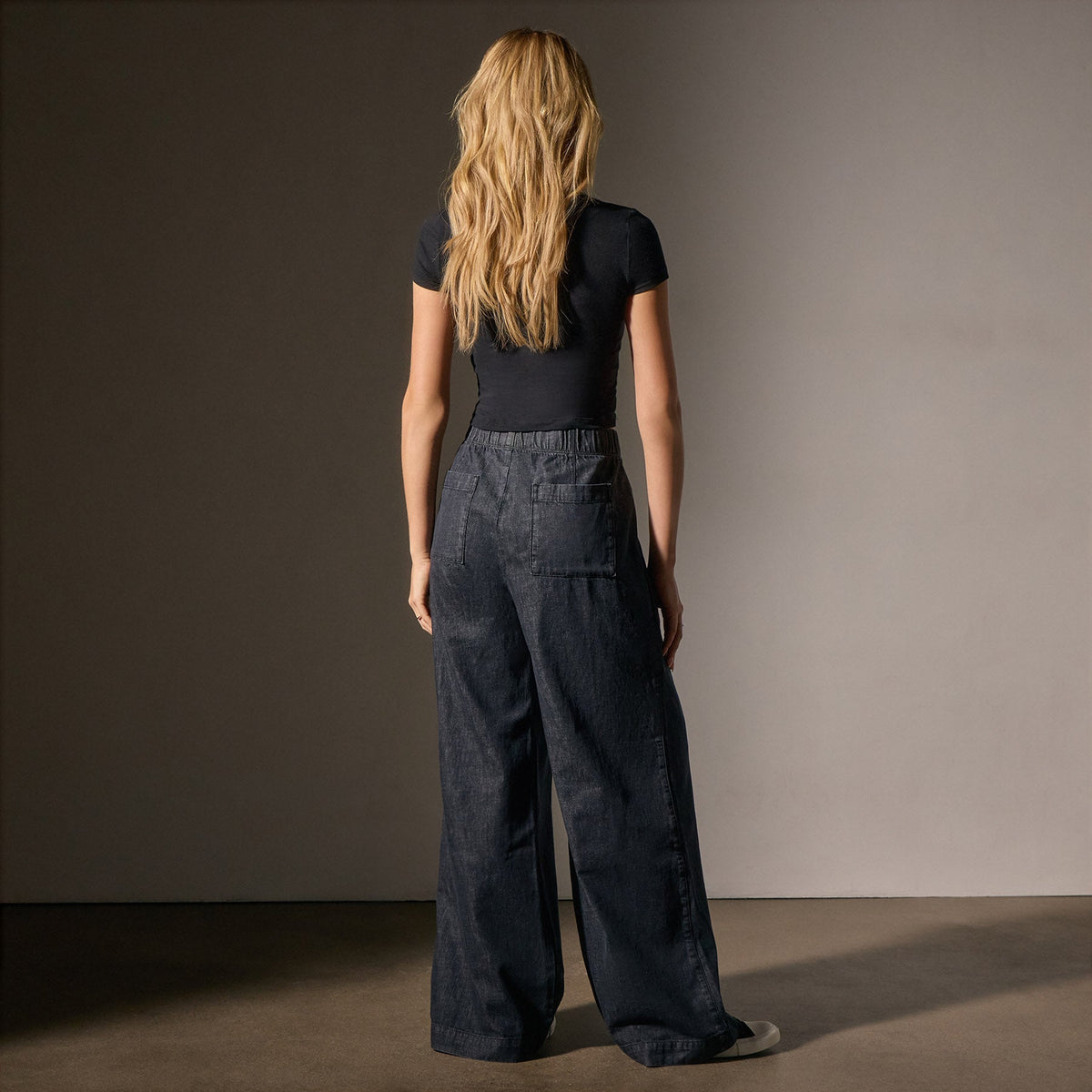 Pleated Denim Pant in Black Enzyme Wash | James Perse Los Angeles