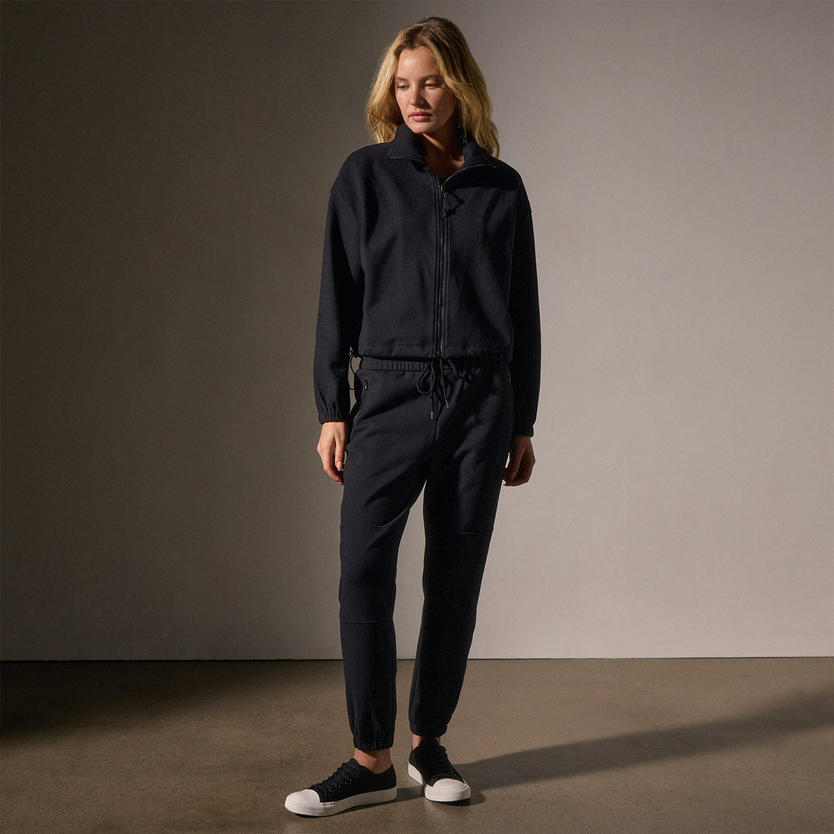 Matte Scuba Full Zip in Black | James Perse Los Angeles