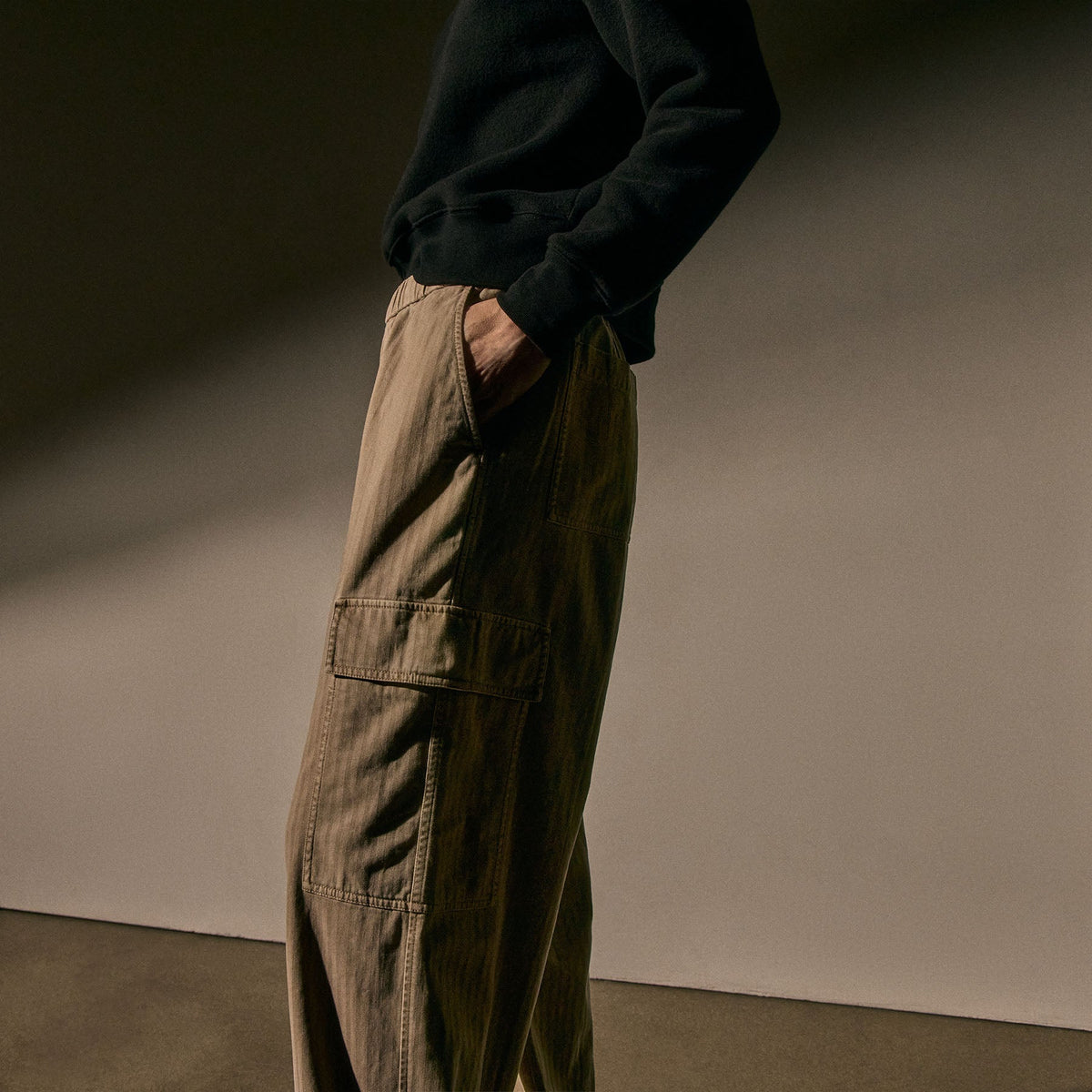 Herringbone Twill Parachute Pant in Soft Beige Pigment | James Perse Los Angeles