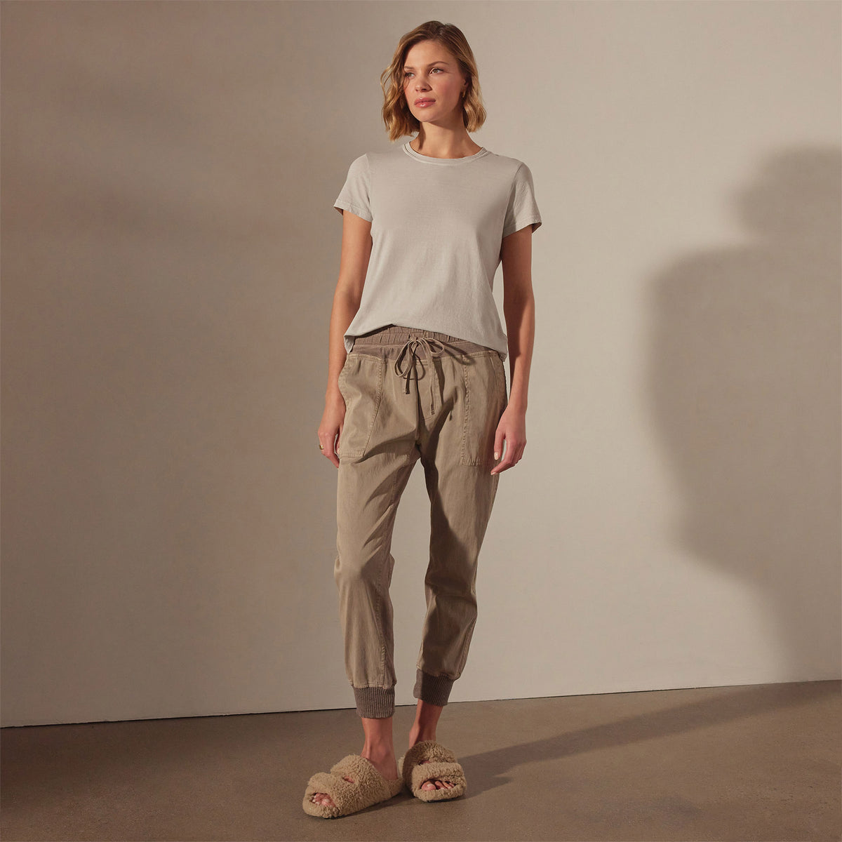 Mixed Media Pant in Coyote | James Perse Los Angeles