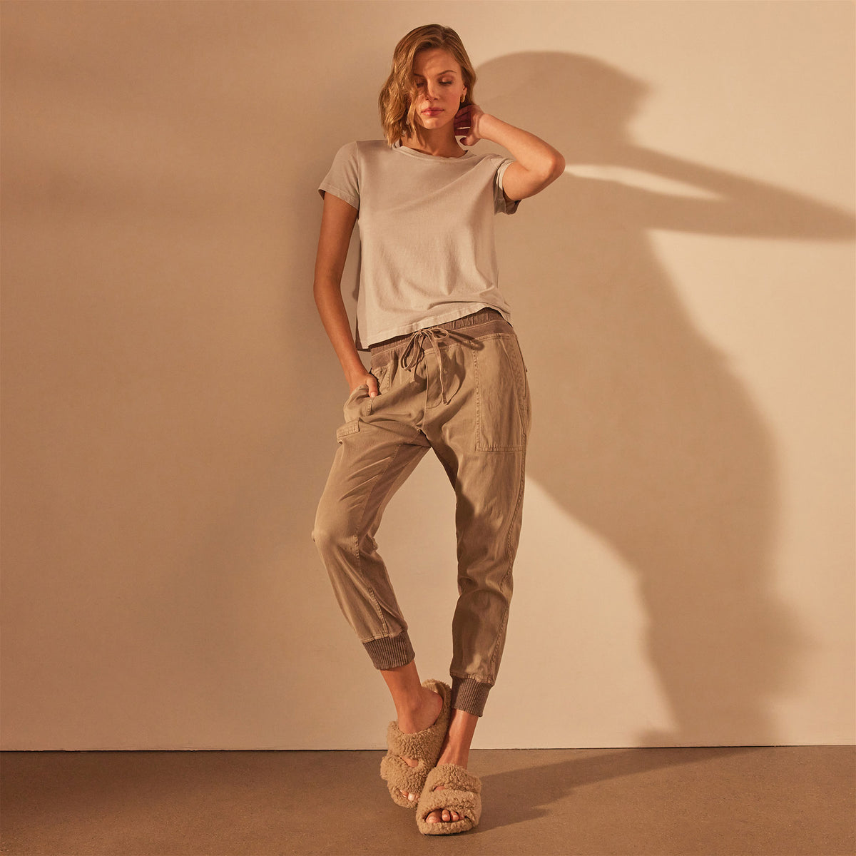 Mixed Media Pant in Coyote | James Perse Los Angeles