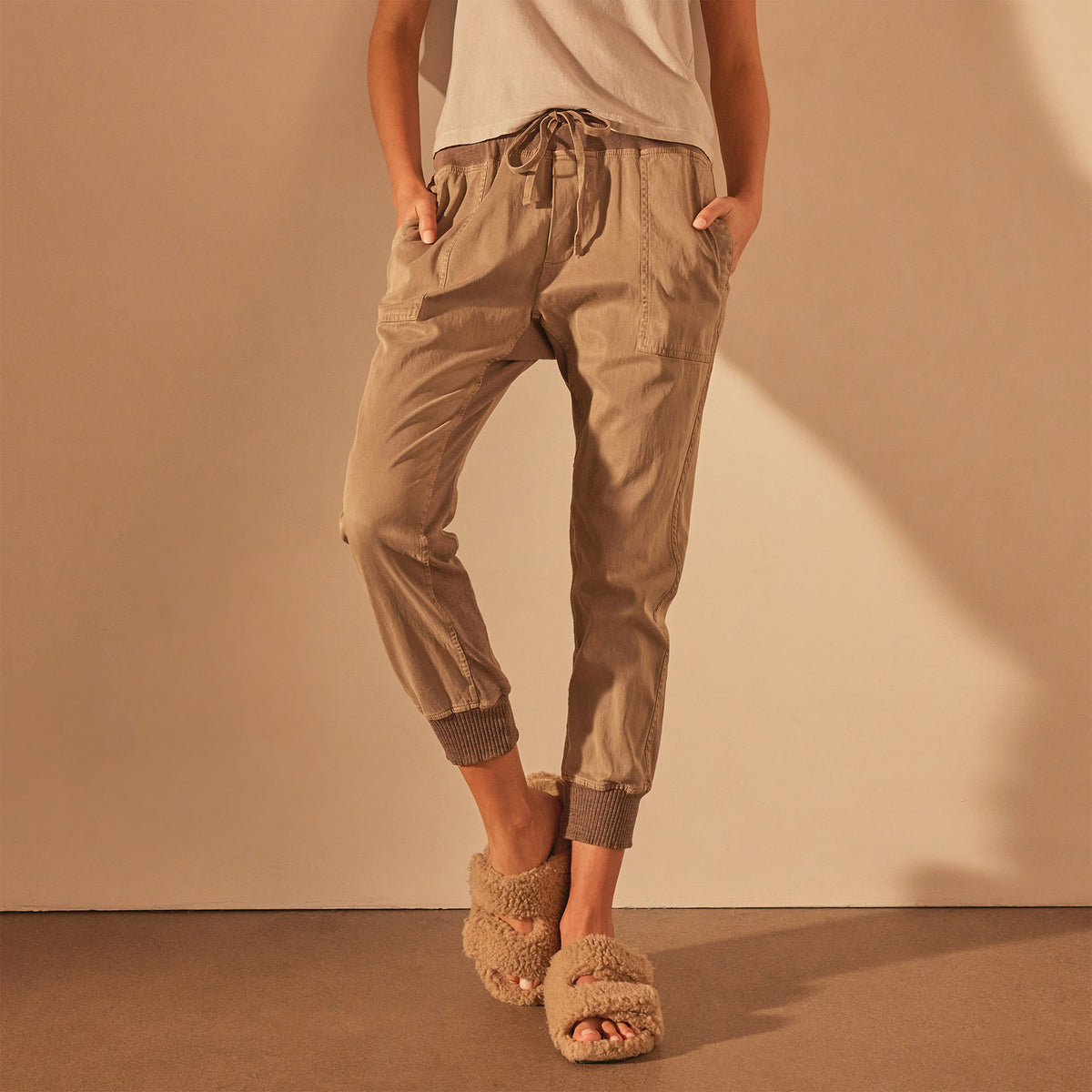 Mixed Media Pant in Coyote | James Perse Los Angeles