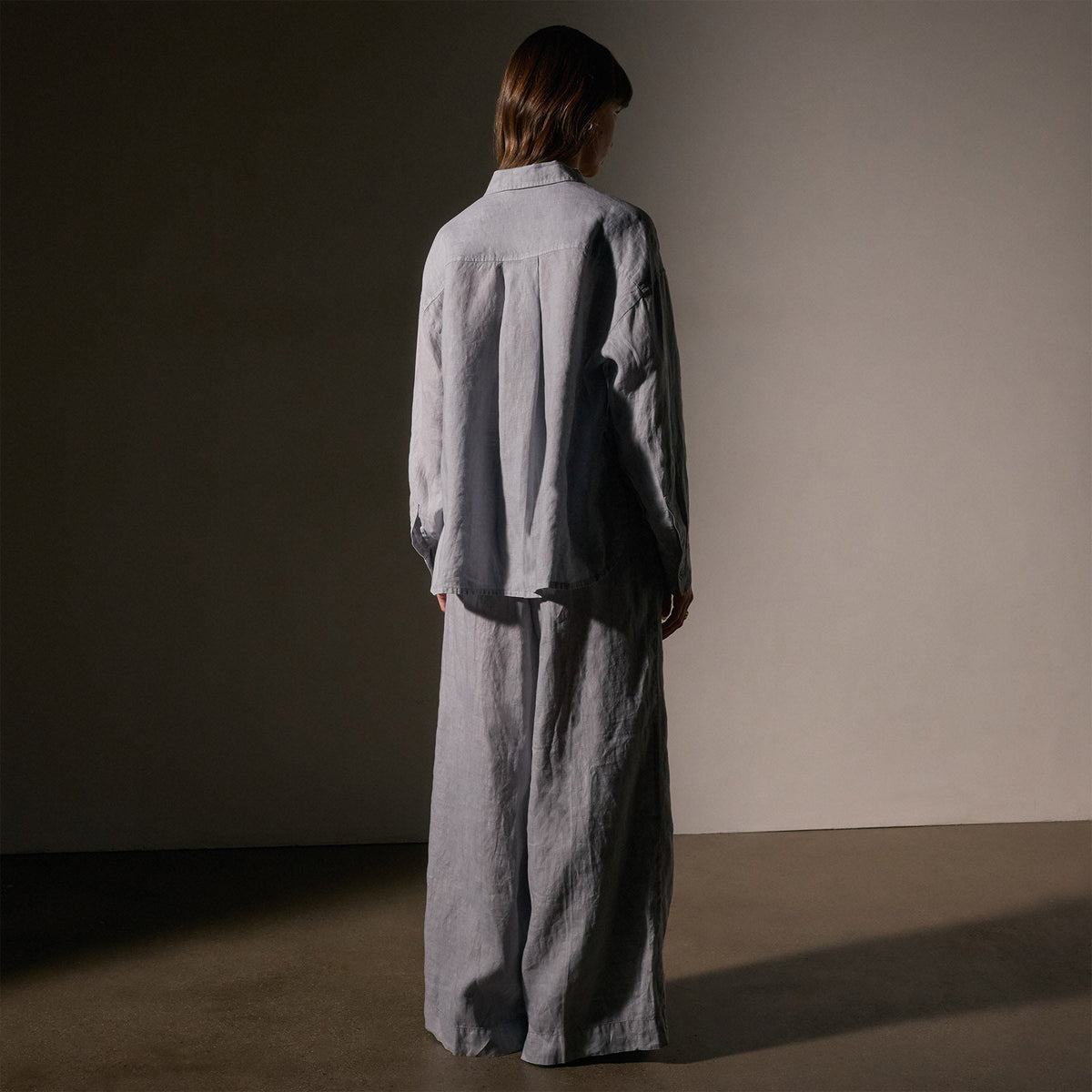 Linen Oversized Shirt in Grey Sky Pigment | James Perse Los Angeles