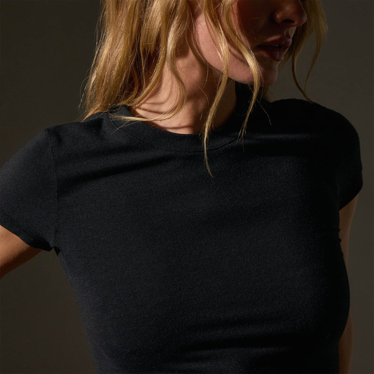 Short Sleeve Cropped Tee in Black | James Perse Los Angeles