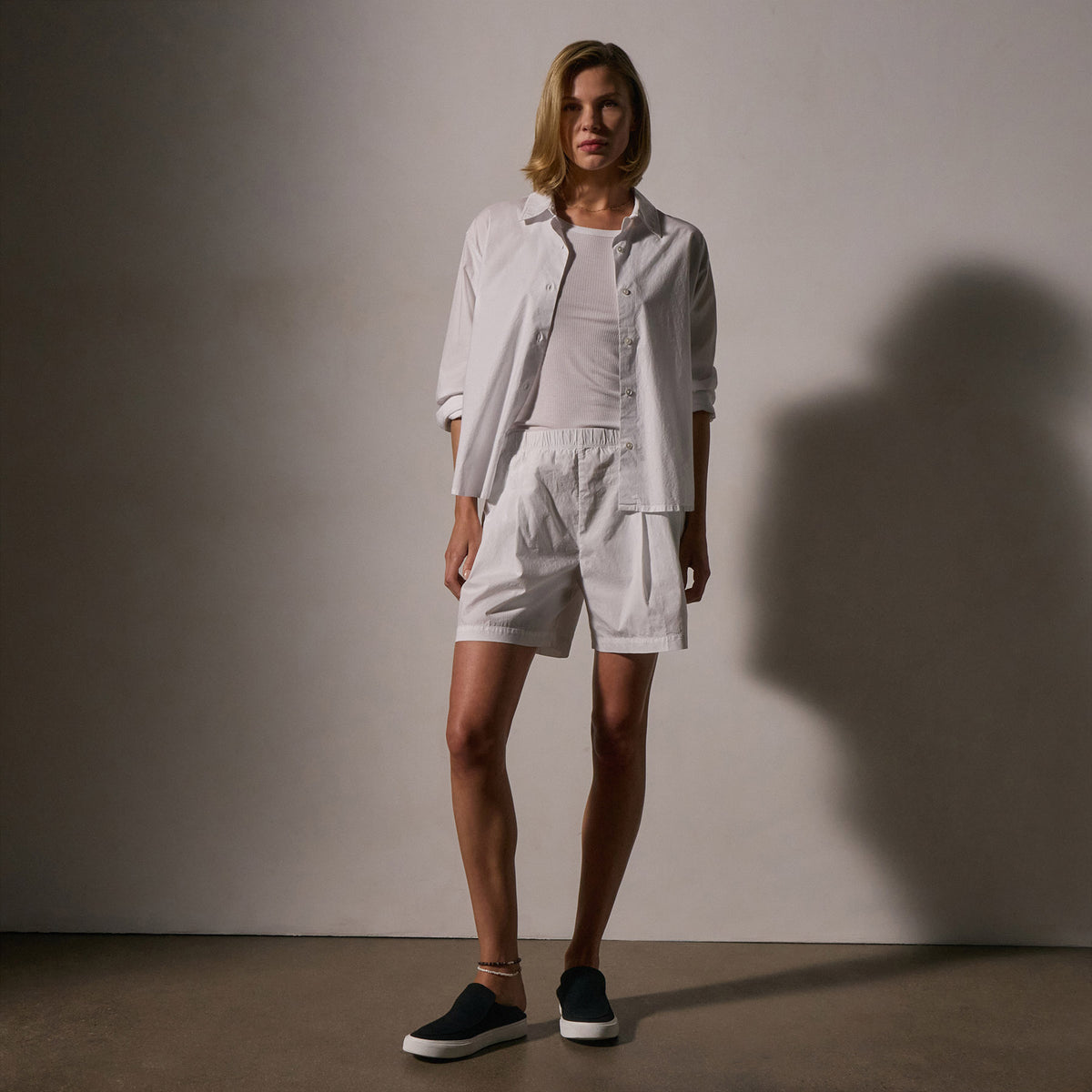 Stretch Poplin Elastc Short in White | James Perse Los Angeles