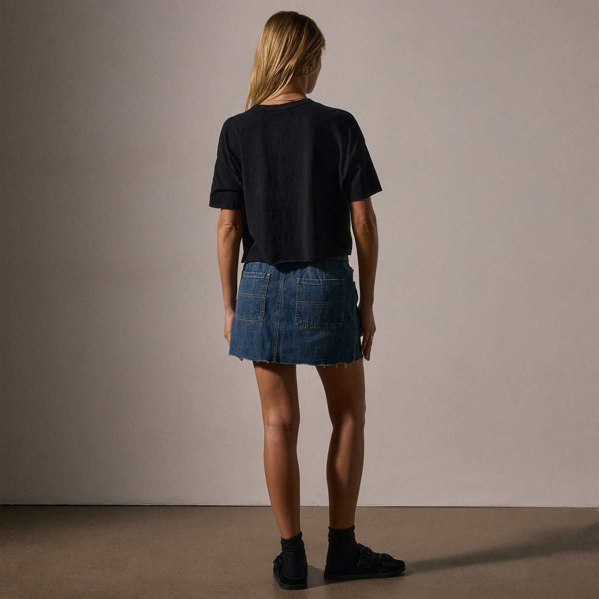 Brushed Jersey Pocket Tee in Black | James Perse Los Angeles