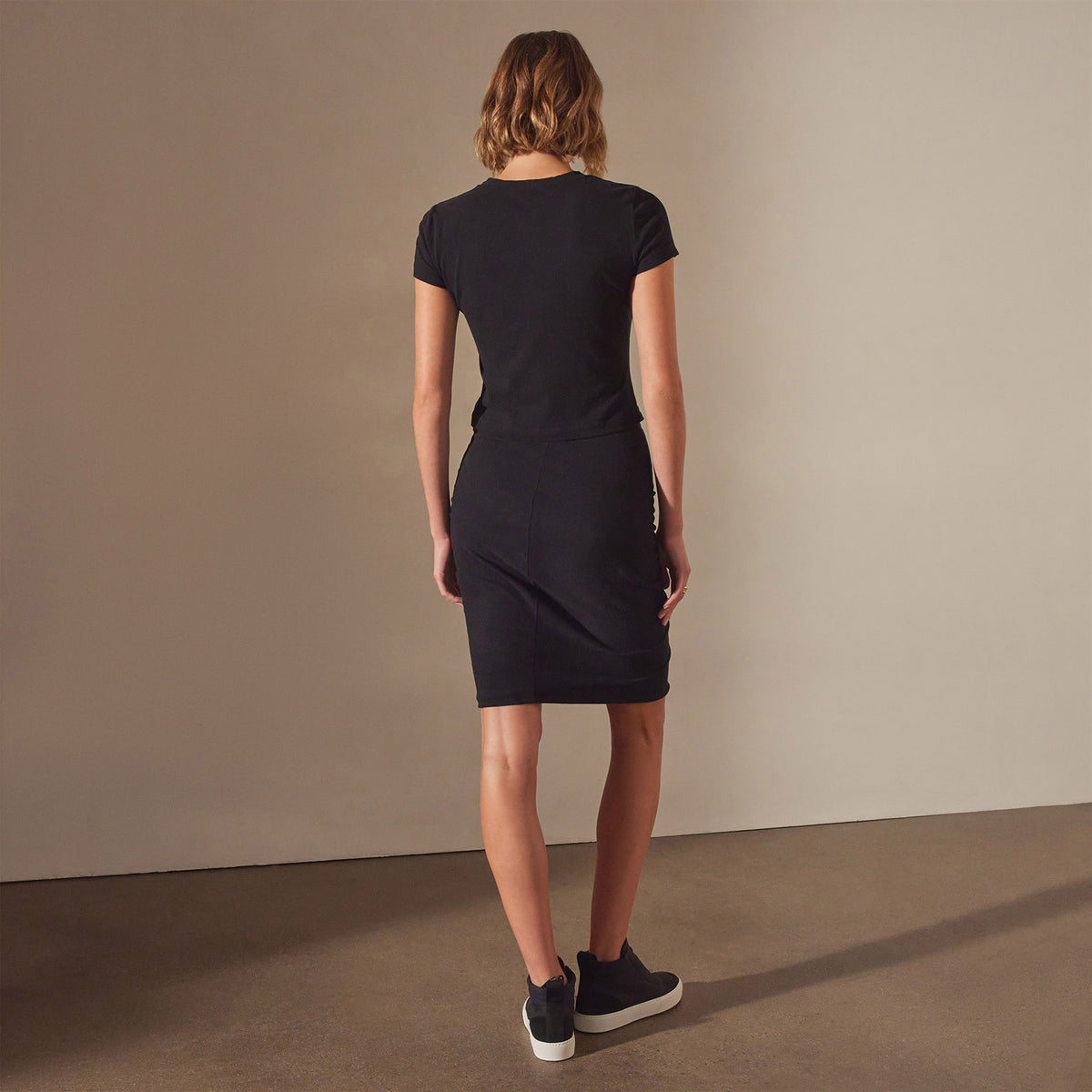 Short Sleeve Sport Tee in Black | James Perse Los Angeles