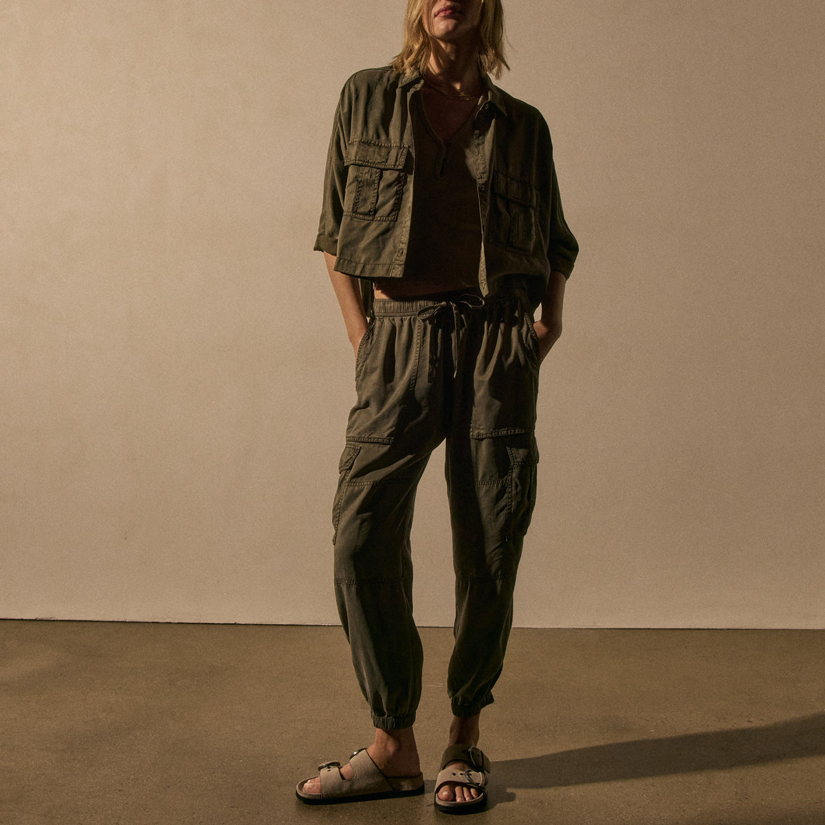 Soft Fluid Cargo Pant in Birch Pigment | James Perse Los Angeles