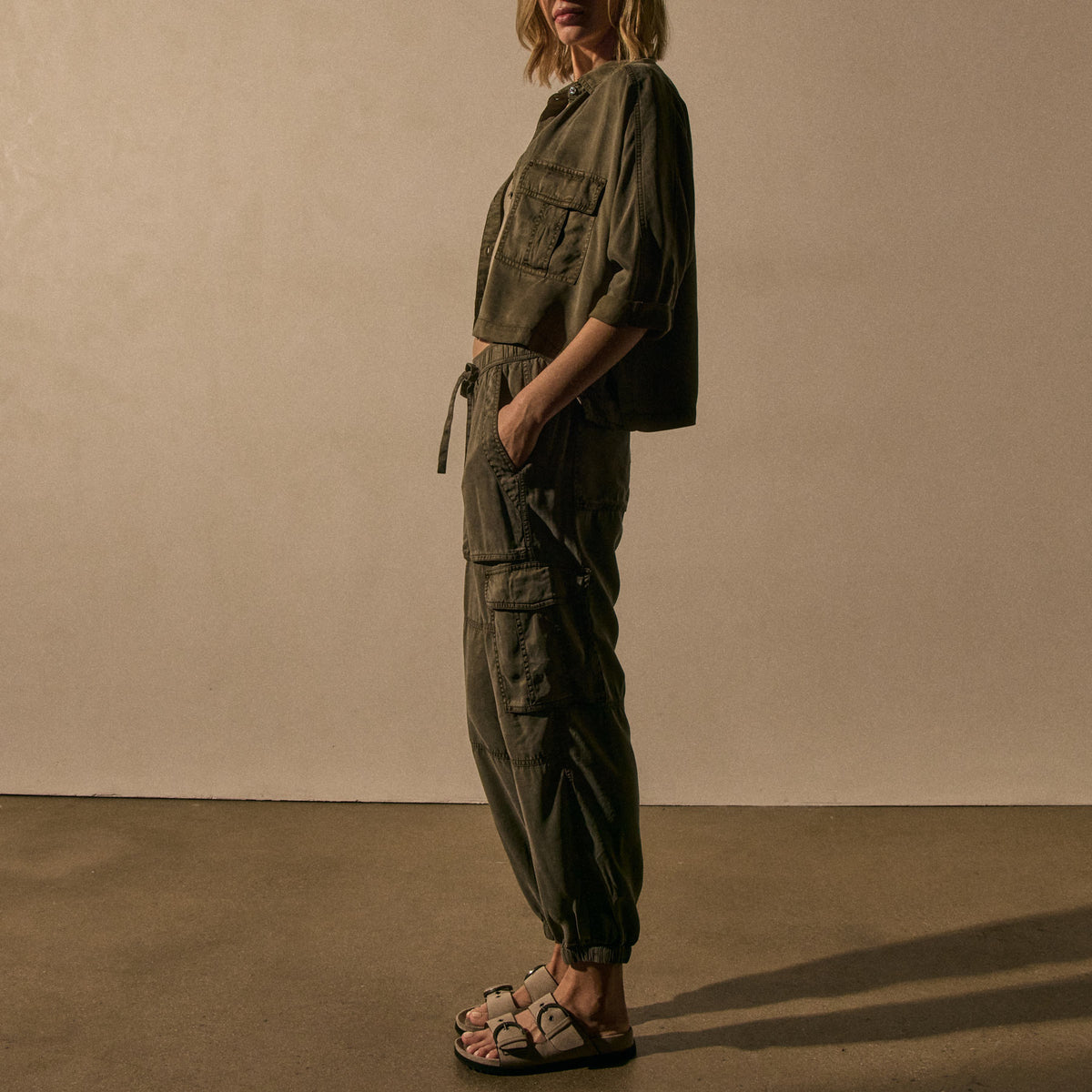 Soft Fluid Cargo Pant in Birch Pigment | James Perse Los Angeles