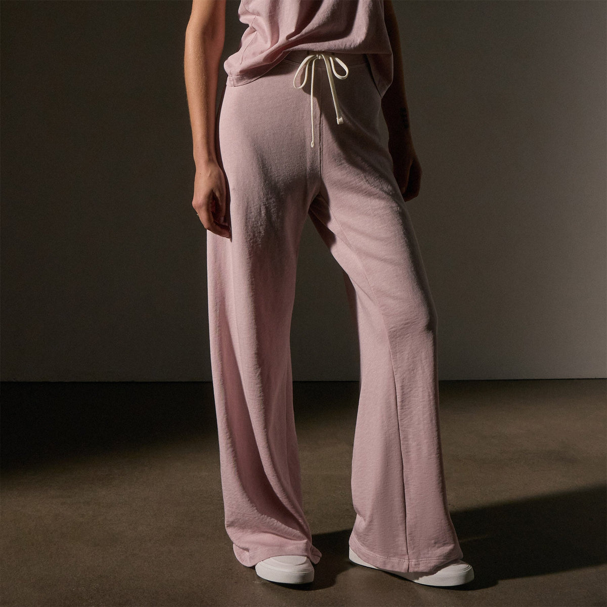 Wide Leg Sweatpant in Degas Pigment | James Perse Los Angeles
