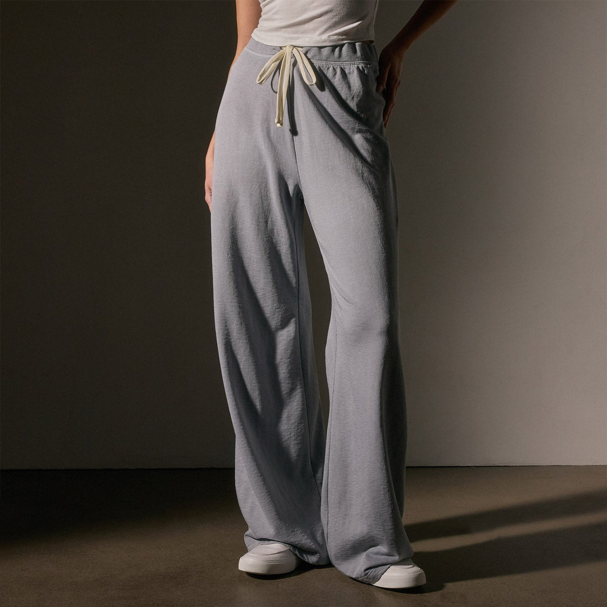 Wide Leg Sweatpant in Grey Sky Pigment | James Perse Los Angeles