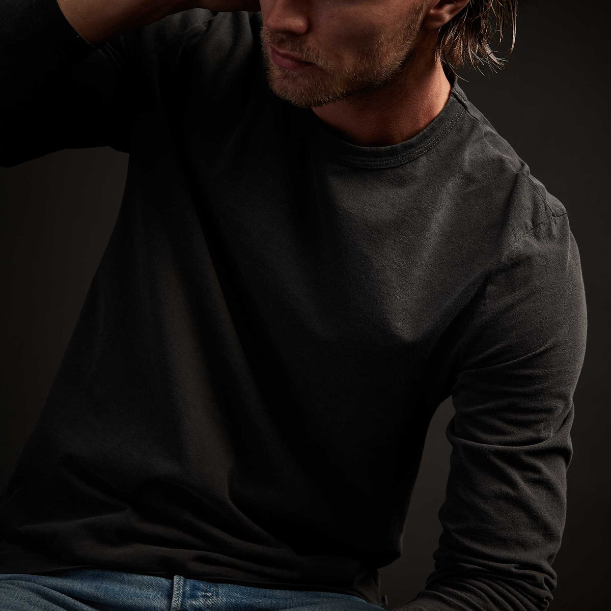Long Sleeve Crew Neck In Carbon Pigment | James Perse Los Angeles