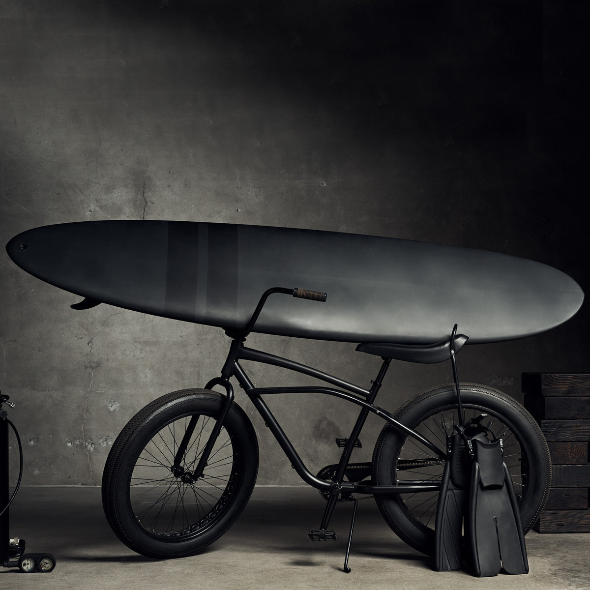 Classic Longboard 8' 6" In Matte Black & Black Stripe | James Perse Los Angeles