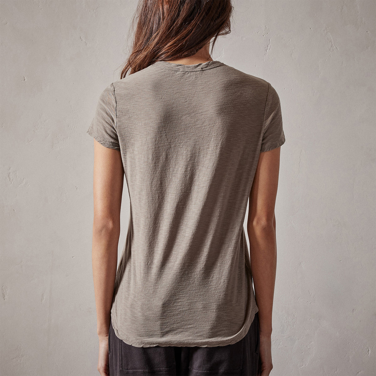 Sheer Slub Crew Neck Tee in Concrete | James Perse Los Angeles