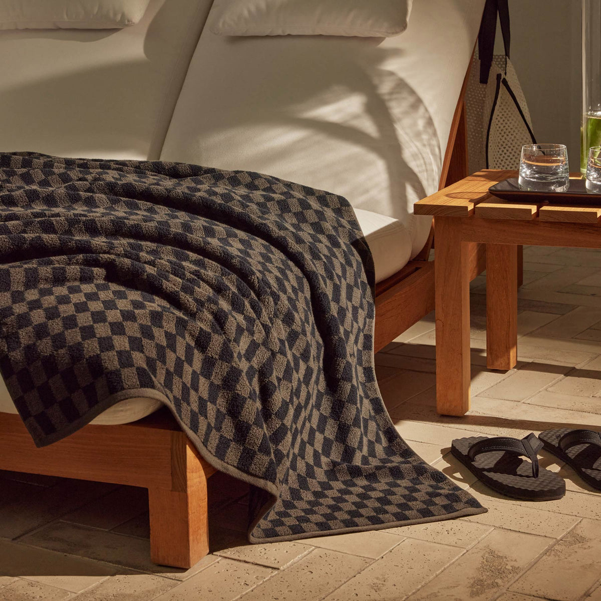 Checkered Beach Towel in Palm/Black | James Perse Los Angeles