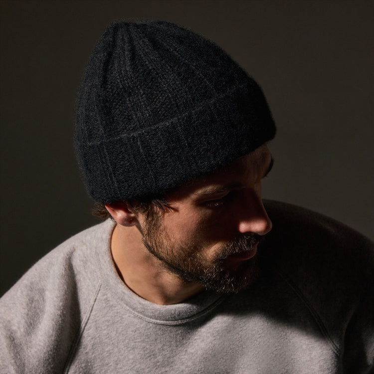 Textured Cashmere Beanie in True Black | James Perse Los Angeles