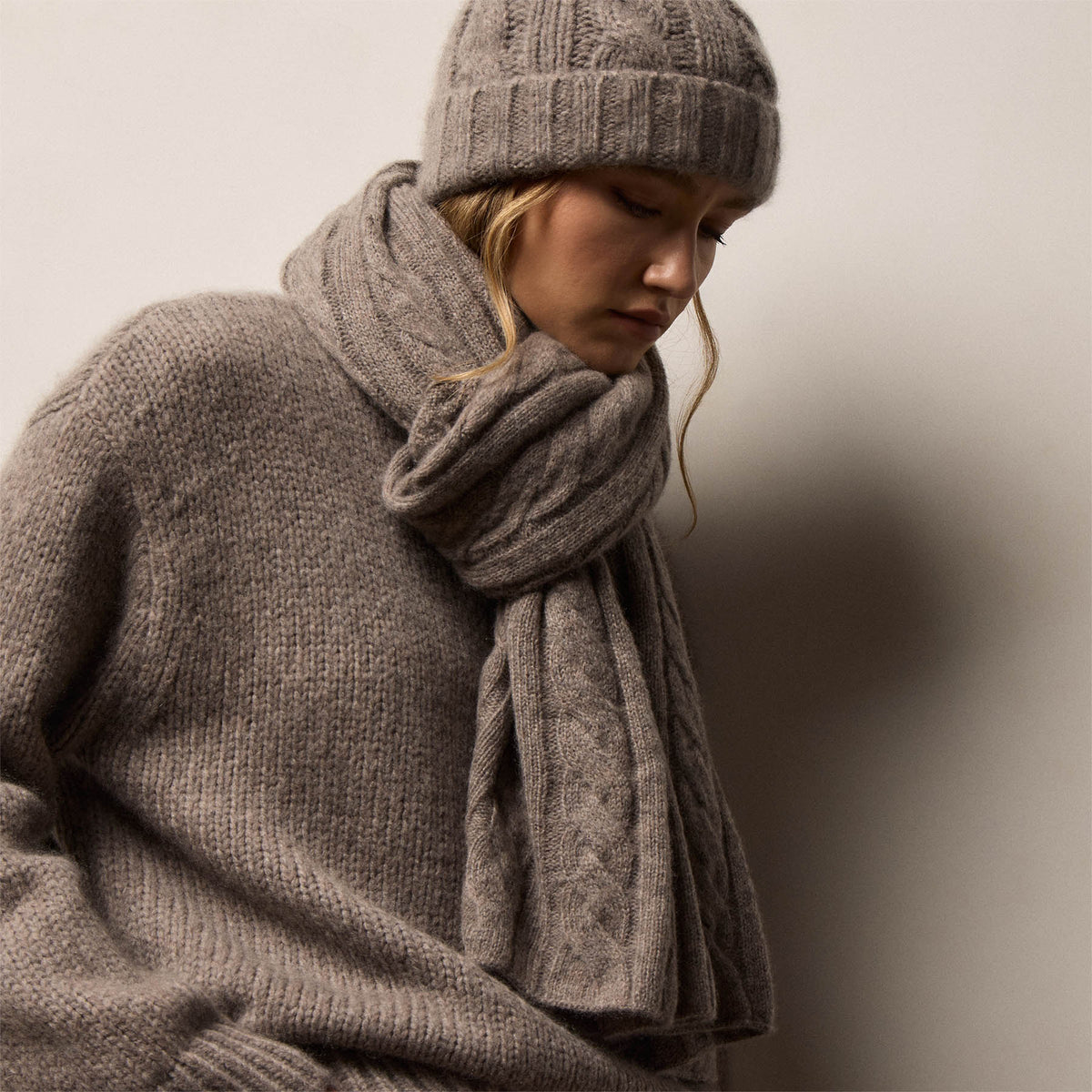 Lightweight Cashmere Cableknit Scarf in Beige Melange | James Perse Los Angeles / Womens