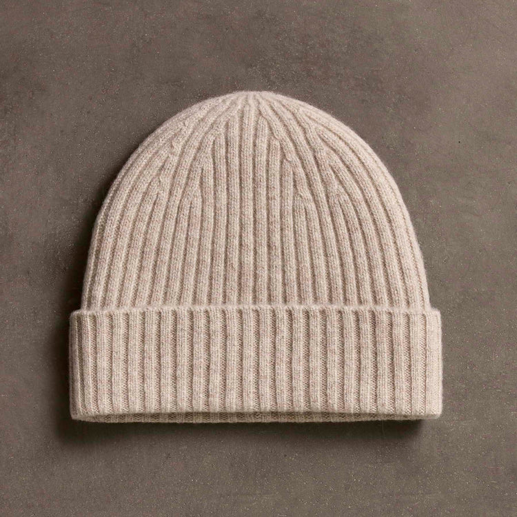 Recycled Cashmere Ribbed Beanie in Stone / James Perse Los Angeles