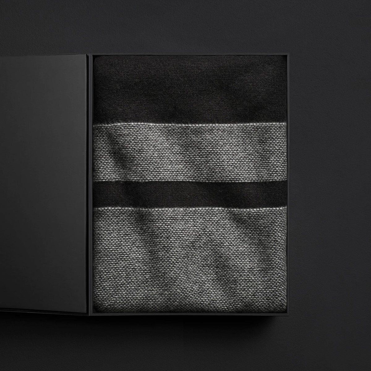 Baja Cashmere Blanket Gift Box in Black/Heather Grey | James Perse Los Angeles