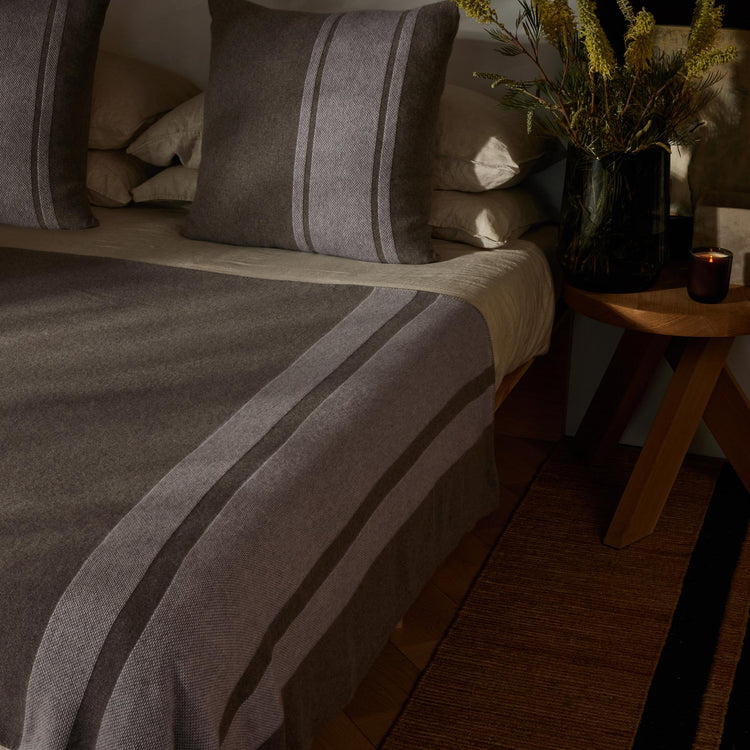 Baja Stripe Knit Blanket & Sham Gift Set In Taupe Melange/Ivory | James Perse Los Angeles