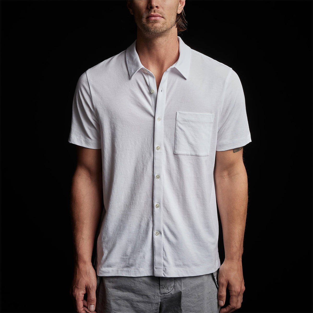 Clean Finish Short Sleeve Shirt in White | James Perse Los Angeles