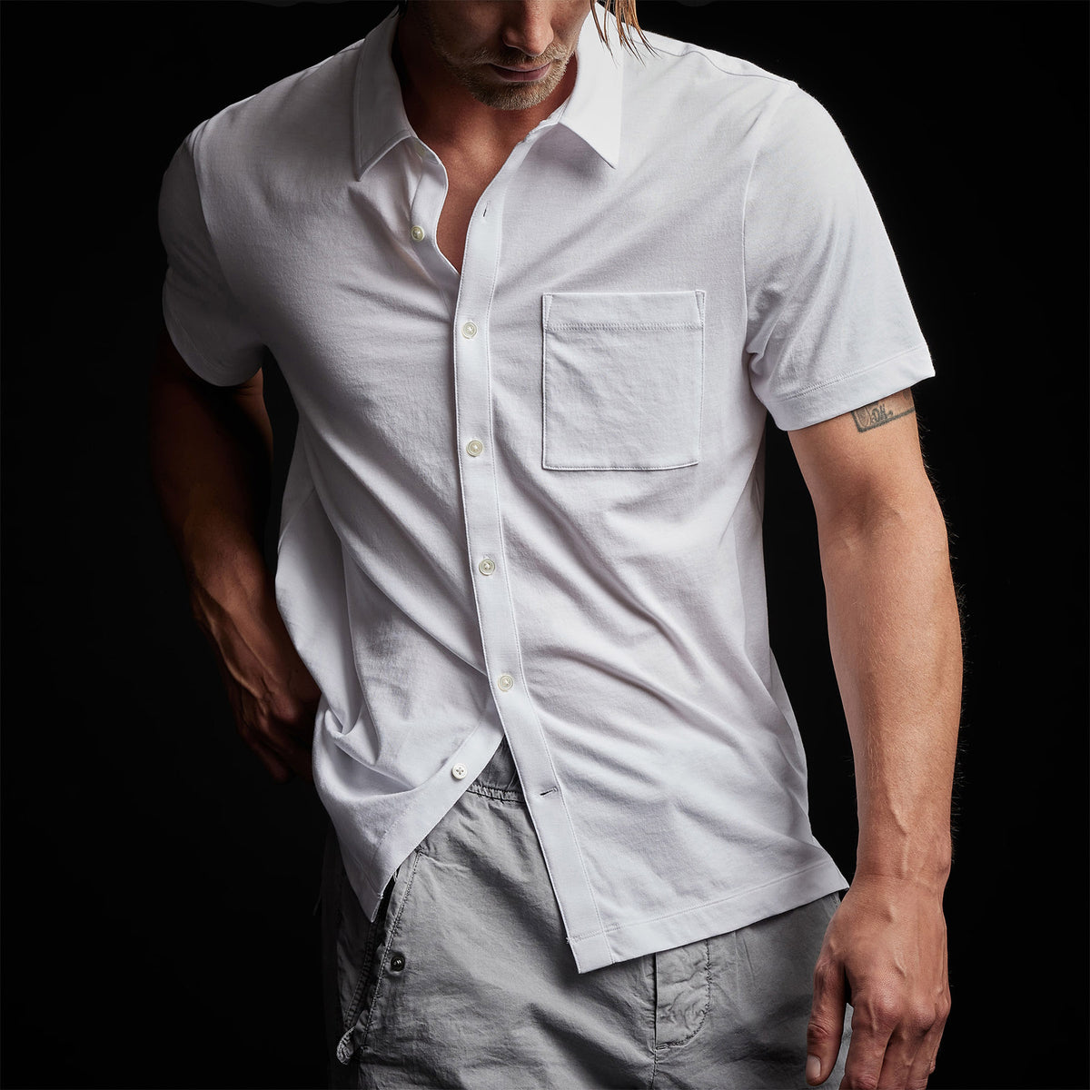 Clean Finish Short Sleeve Shirt in White | James Perse Los Angeles