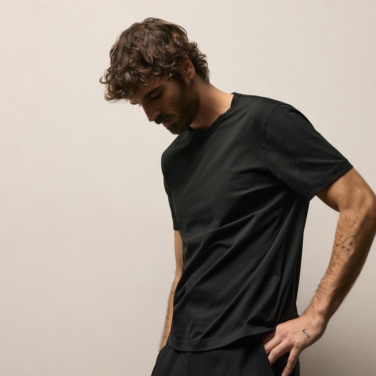 Lotus Jersey Double Ply Crew in Black | James Perse Los Angeles