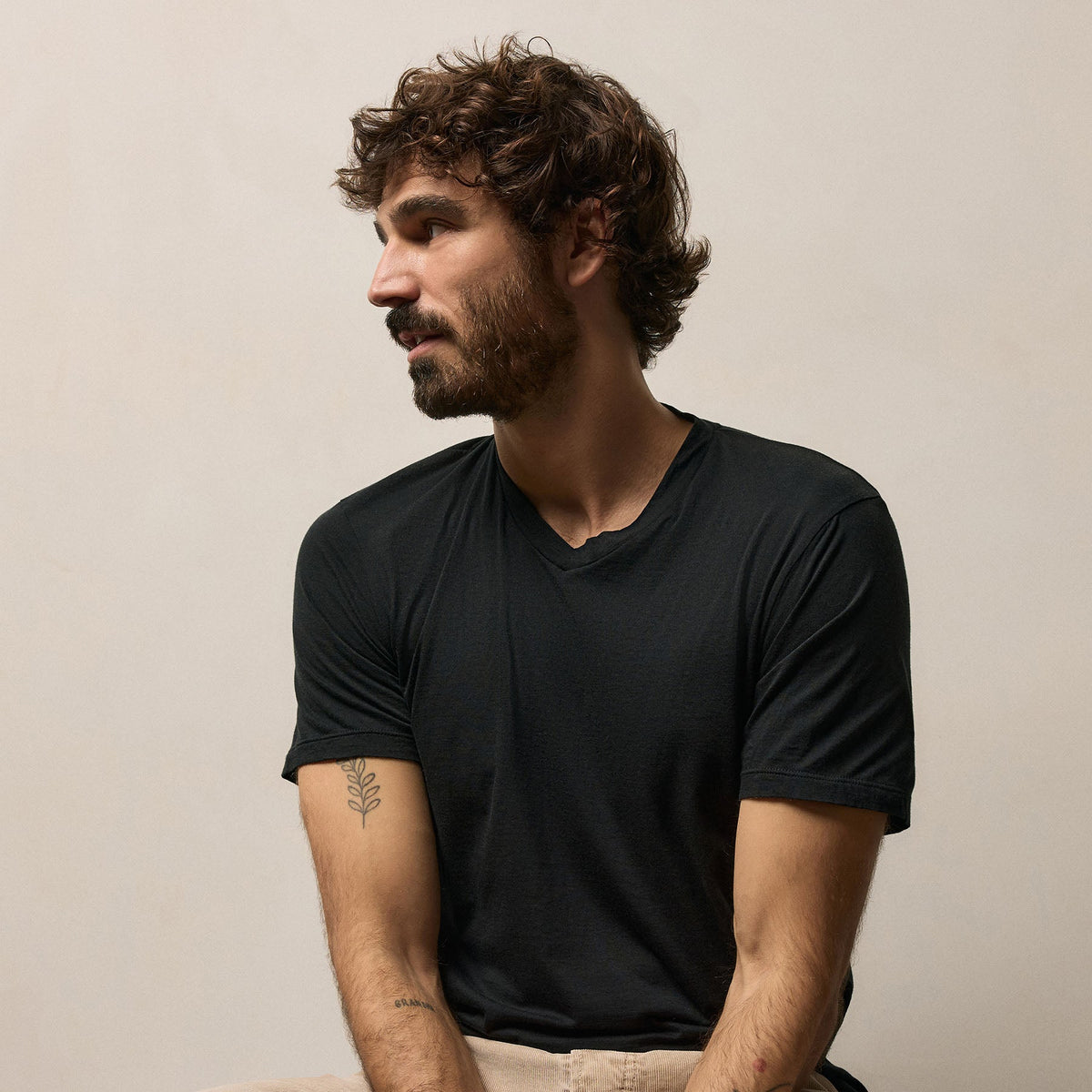 Luxe Lotus Jersey V Neck in Black | James Perse Los Angeles