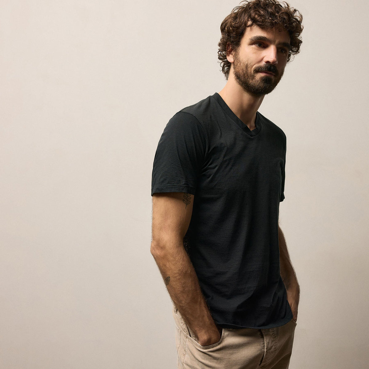 Luxe Lotus Jersey V Neck in Black | James Perse Los Angeles