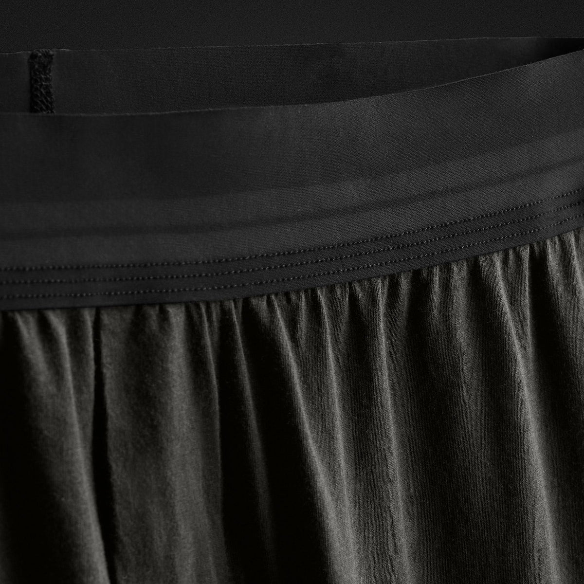Luxe Lotus Relaxed Fit Boxer Short in Carbon | James Perse Los Angeles