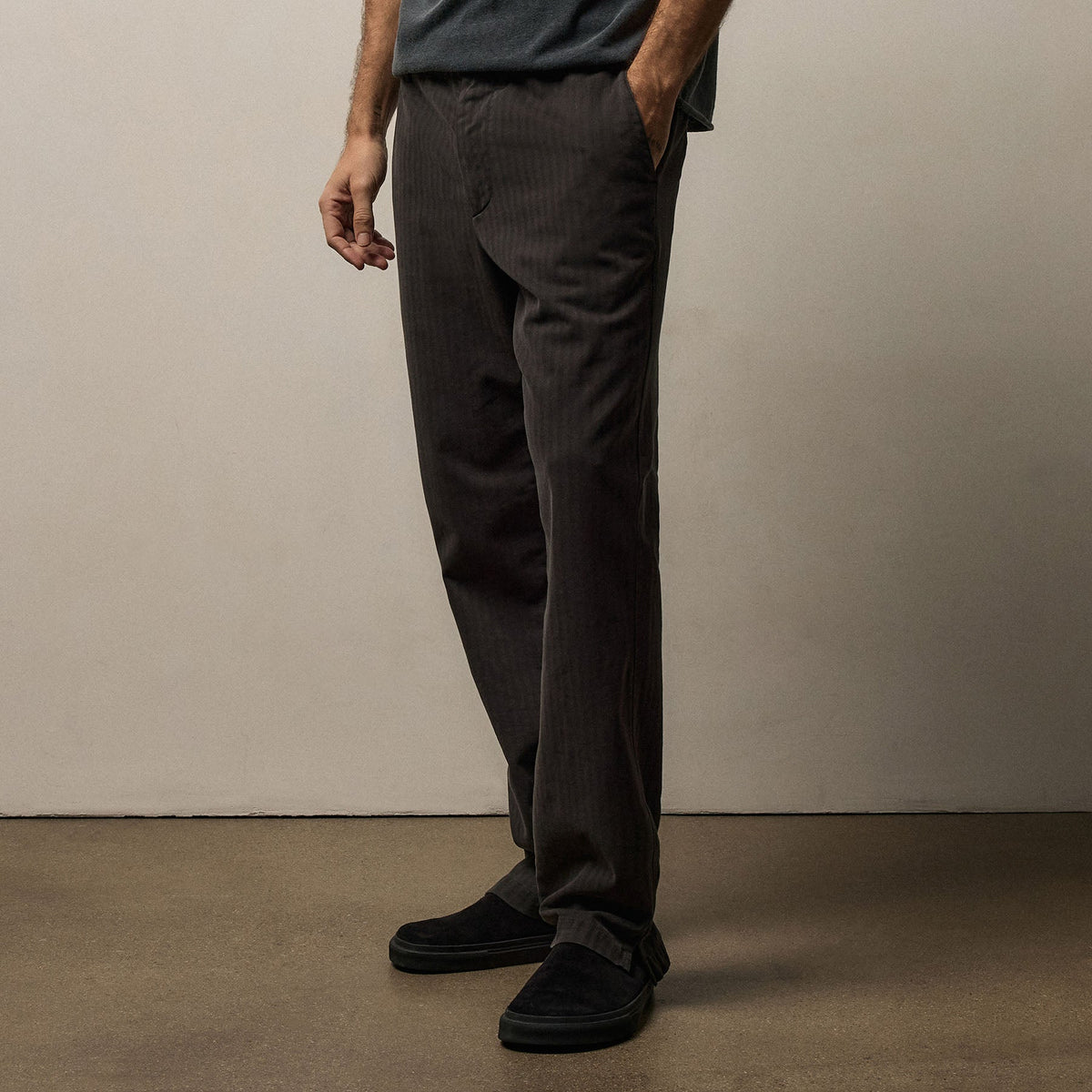 Herringbone Twill Trouser in Magma Pigment | James Perse Los Angeles