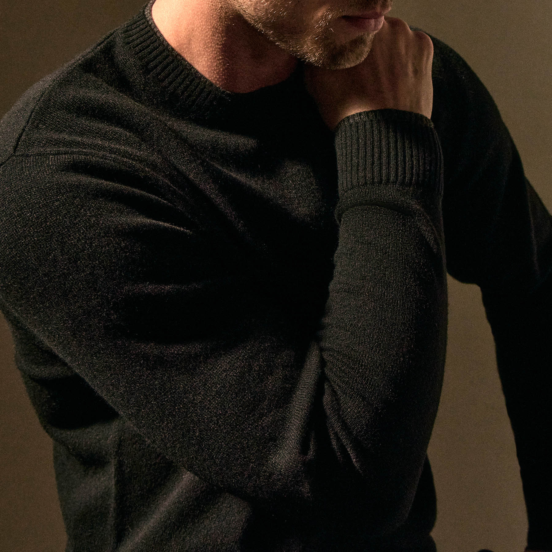 Italian Spun Cashmere Crew in Black/Anthracite | James Perse Los Angeles