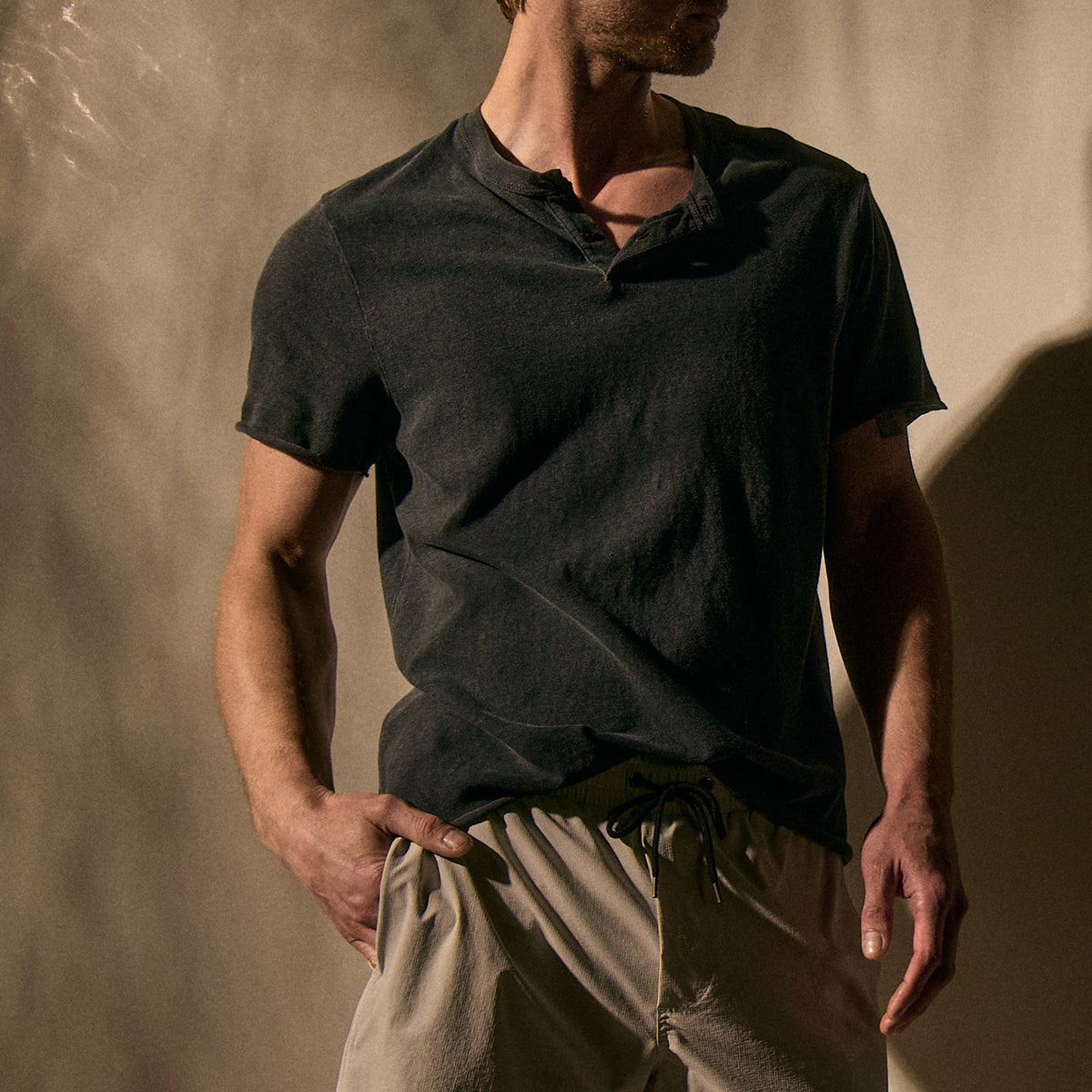 Slub Jersey Short Sleeve Henley in Magma Pigment | James Perse Los Angeles