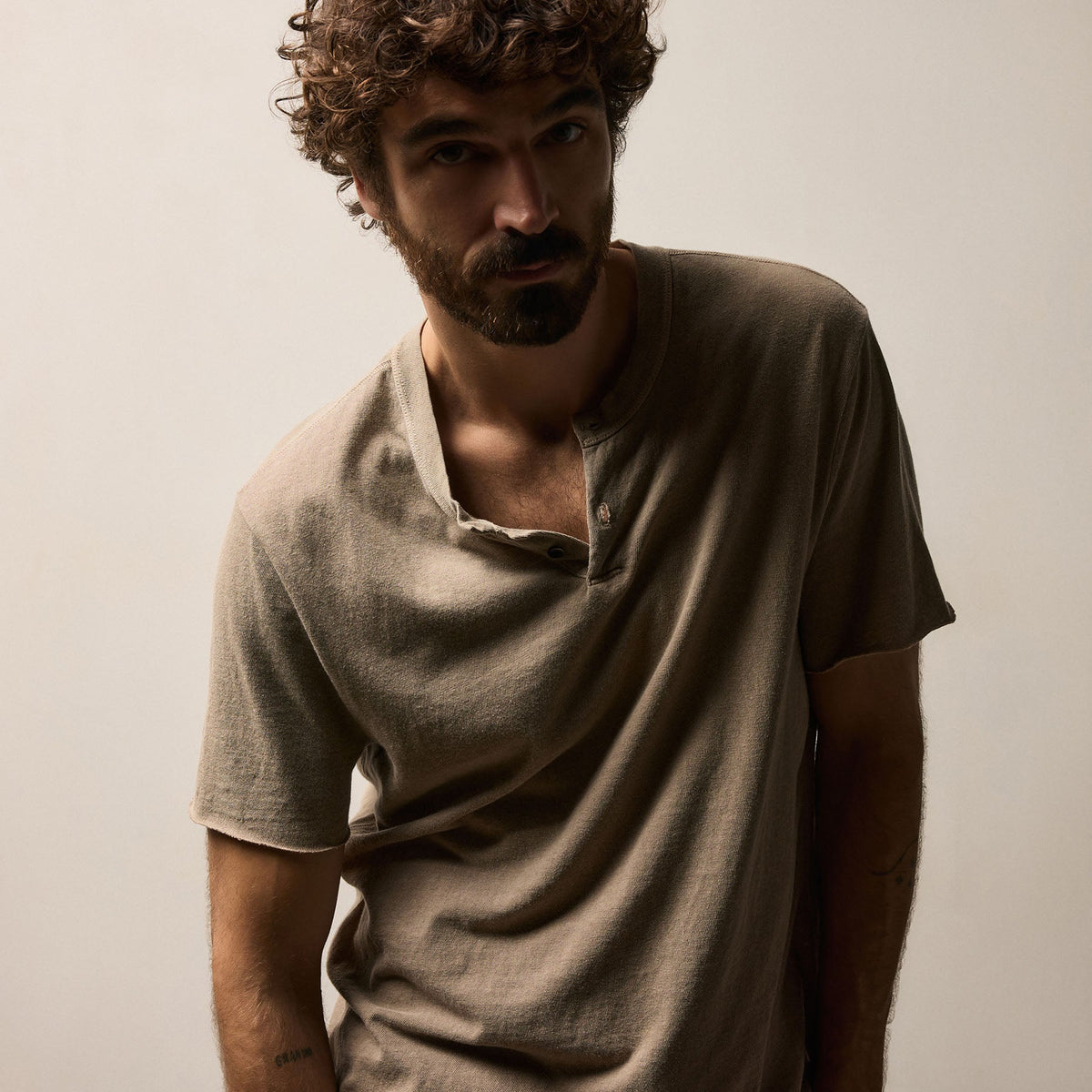 Slub Jersey Short Sleeve Henley in Overcast Pigment | James Perse Los Angeles